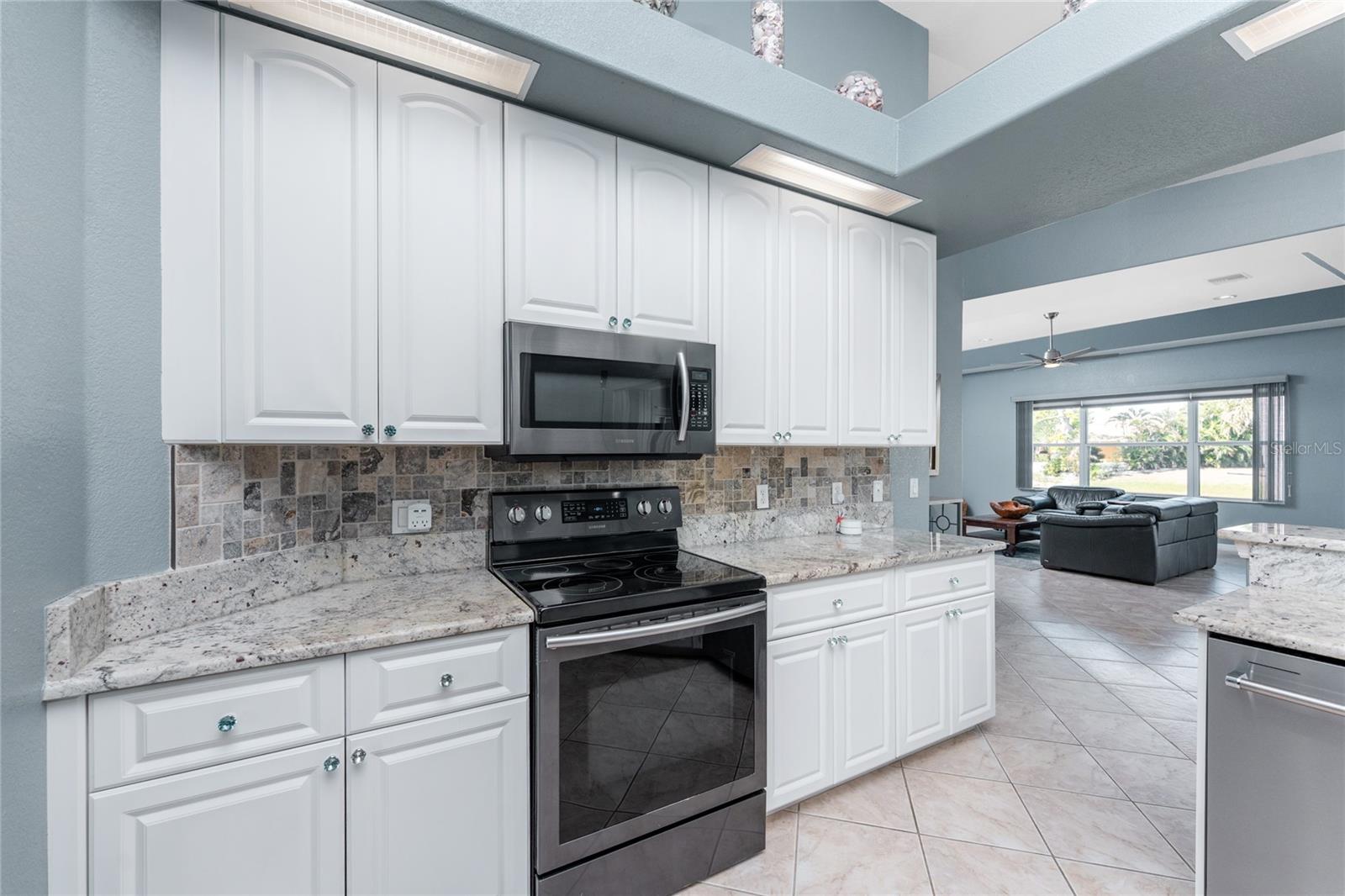 Image 24 of 68 For 15674 Applewhite Circle