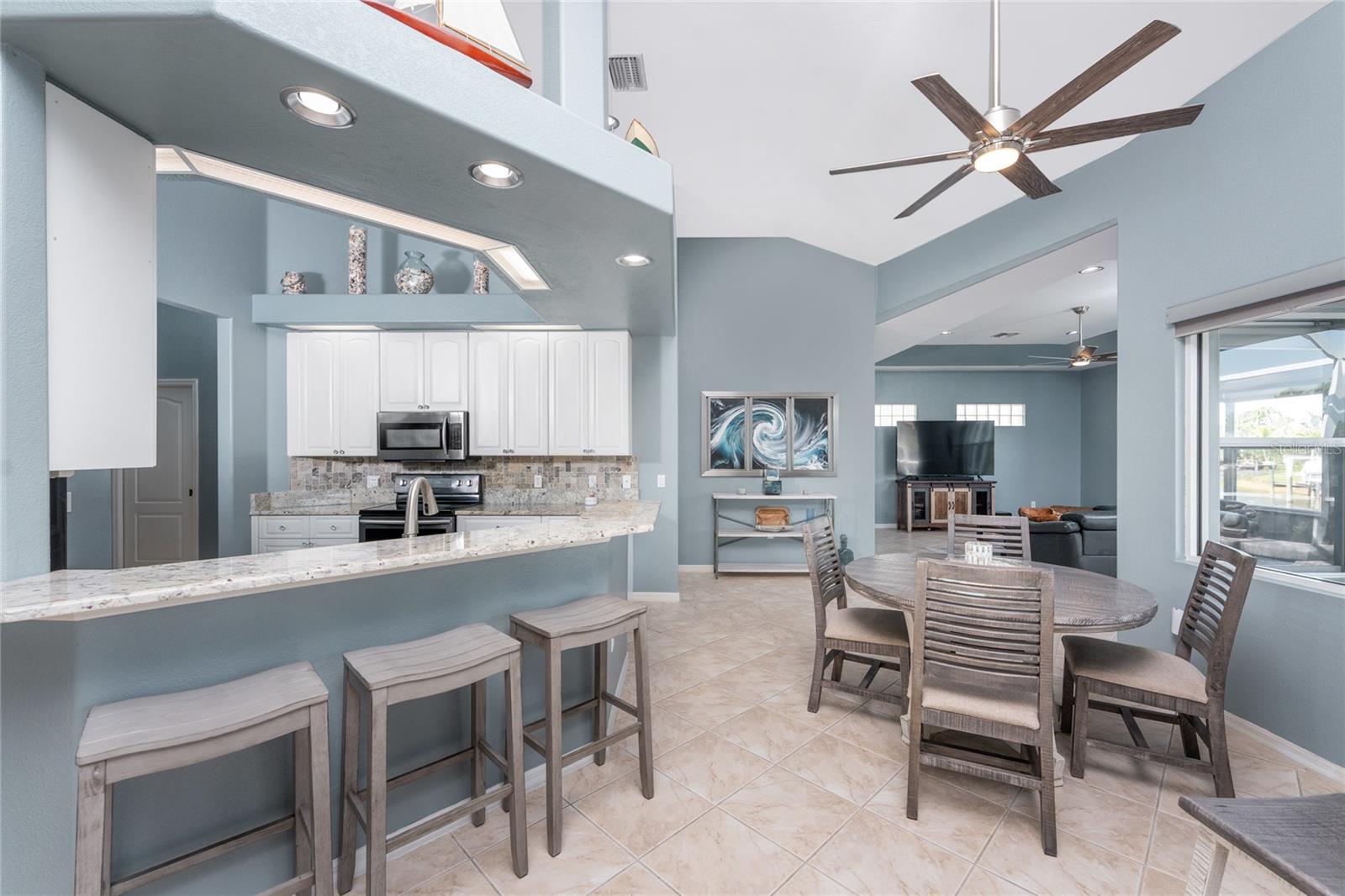 Image 4 of 68 For 15674 Applewhite Circle
