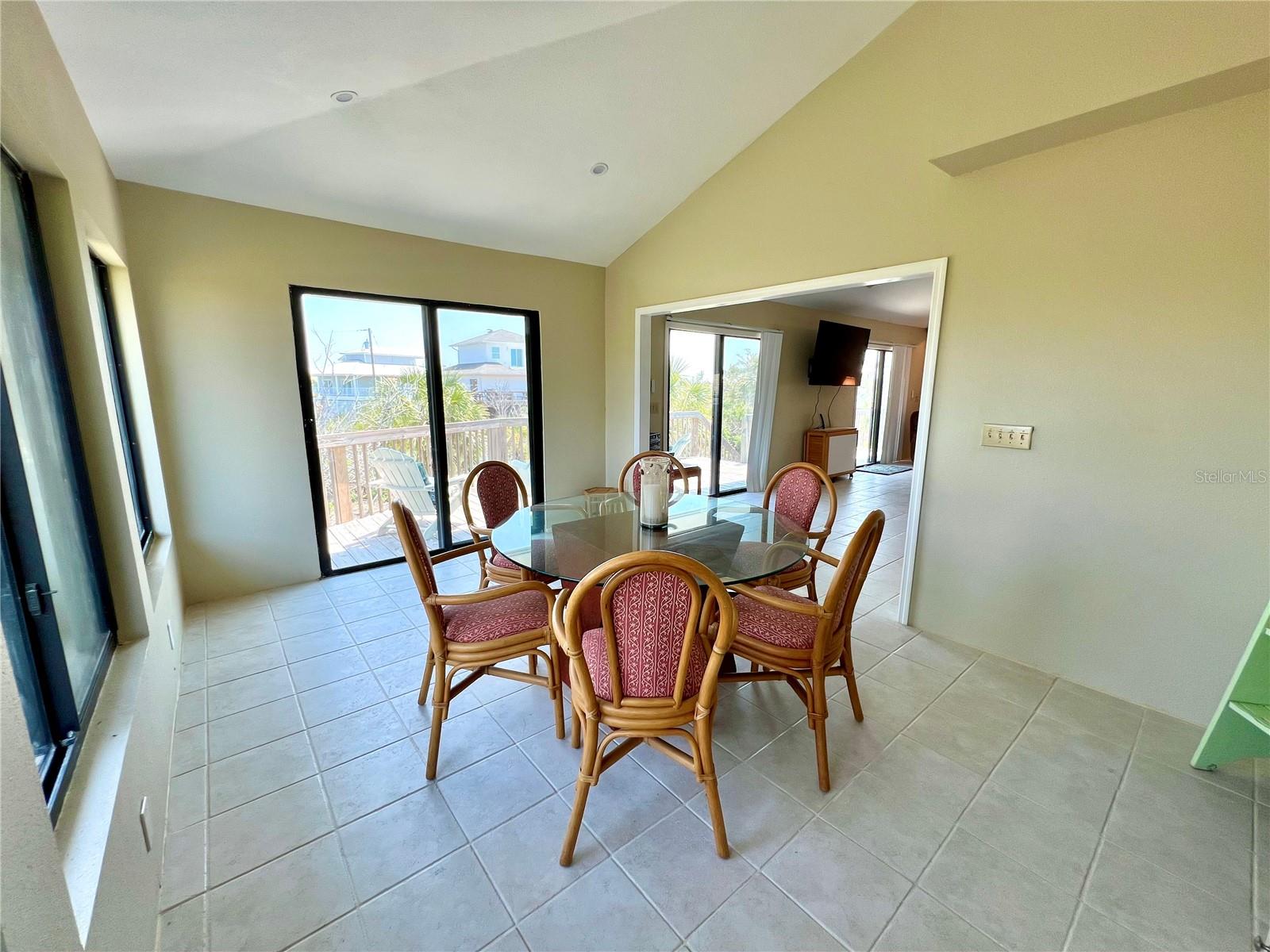 Image 25 of 60 For 9580 Almirate Court