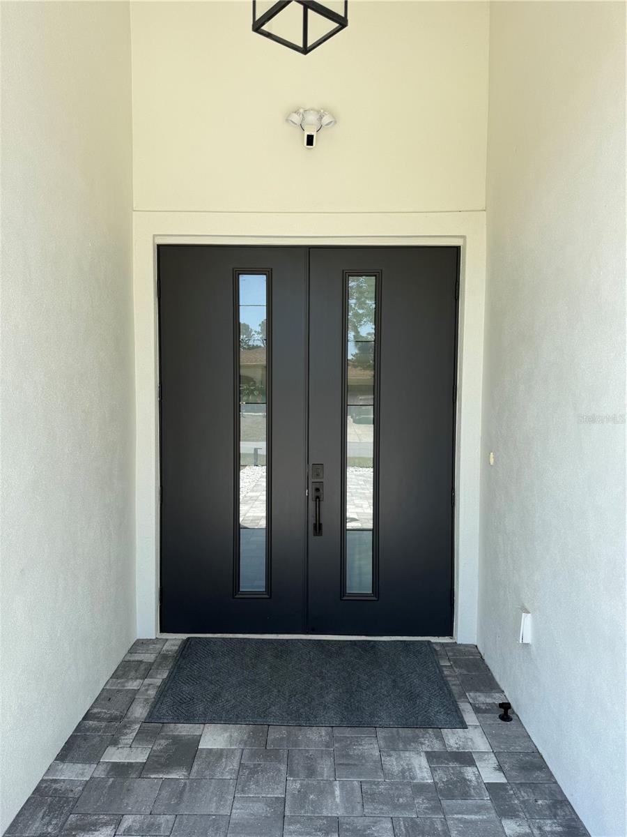 Image 4 of 58 For 725 Clearview Drive