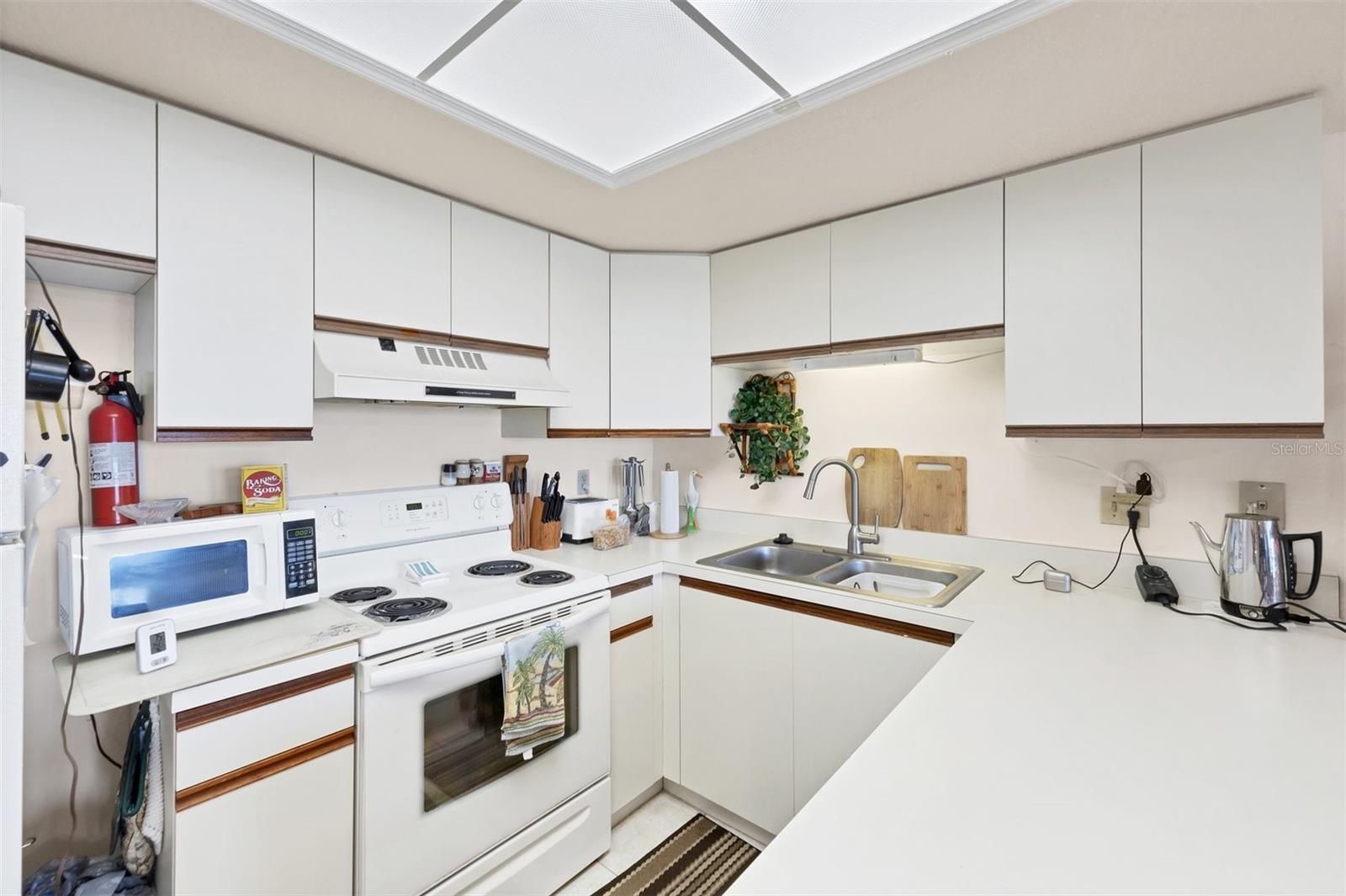Image 13 of 43 For 4410 Warren Avenue 306