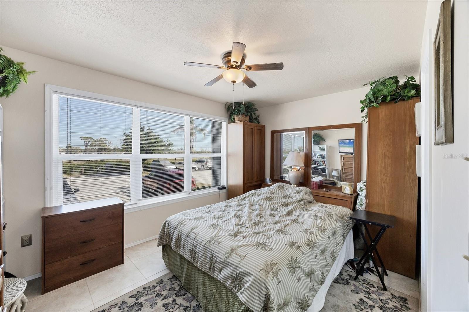 Image 16 of 43 For 4410 Warren Avenue 306