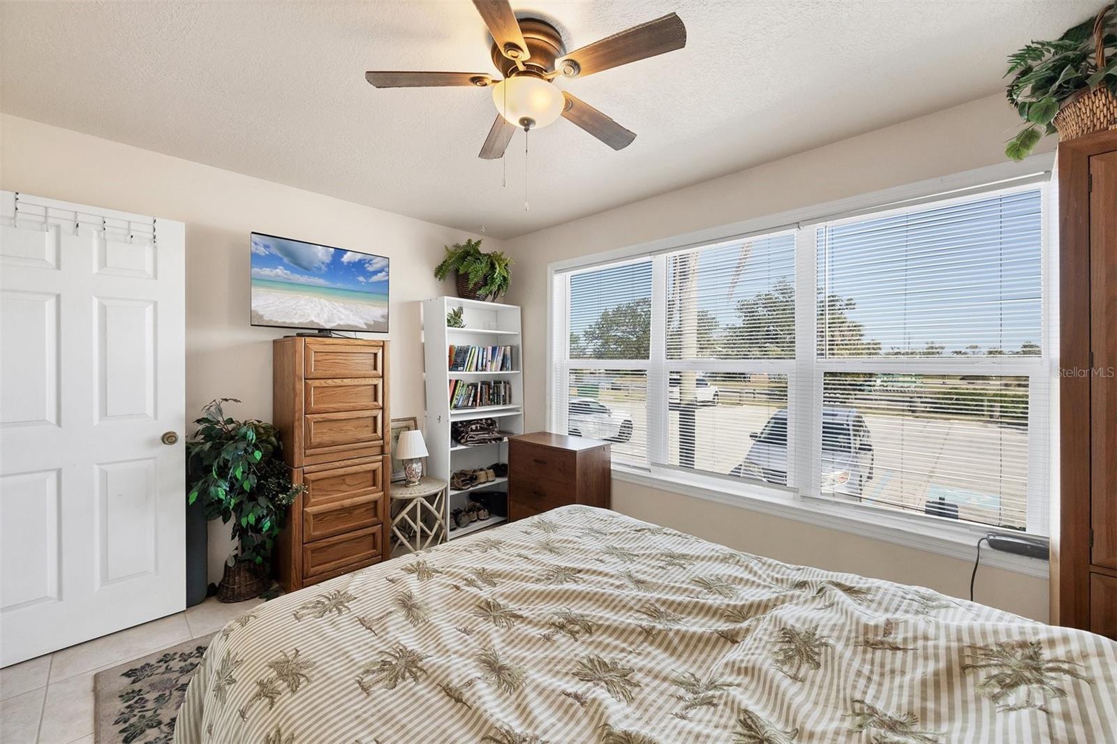 Image 17 of 43 For 4410 Warren Avenue 306