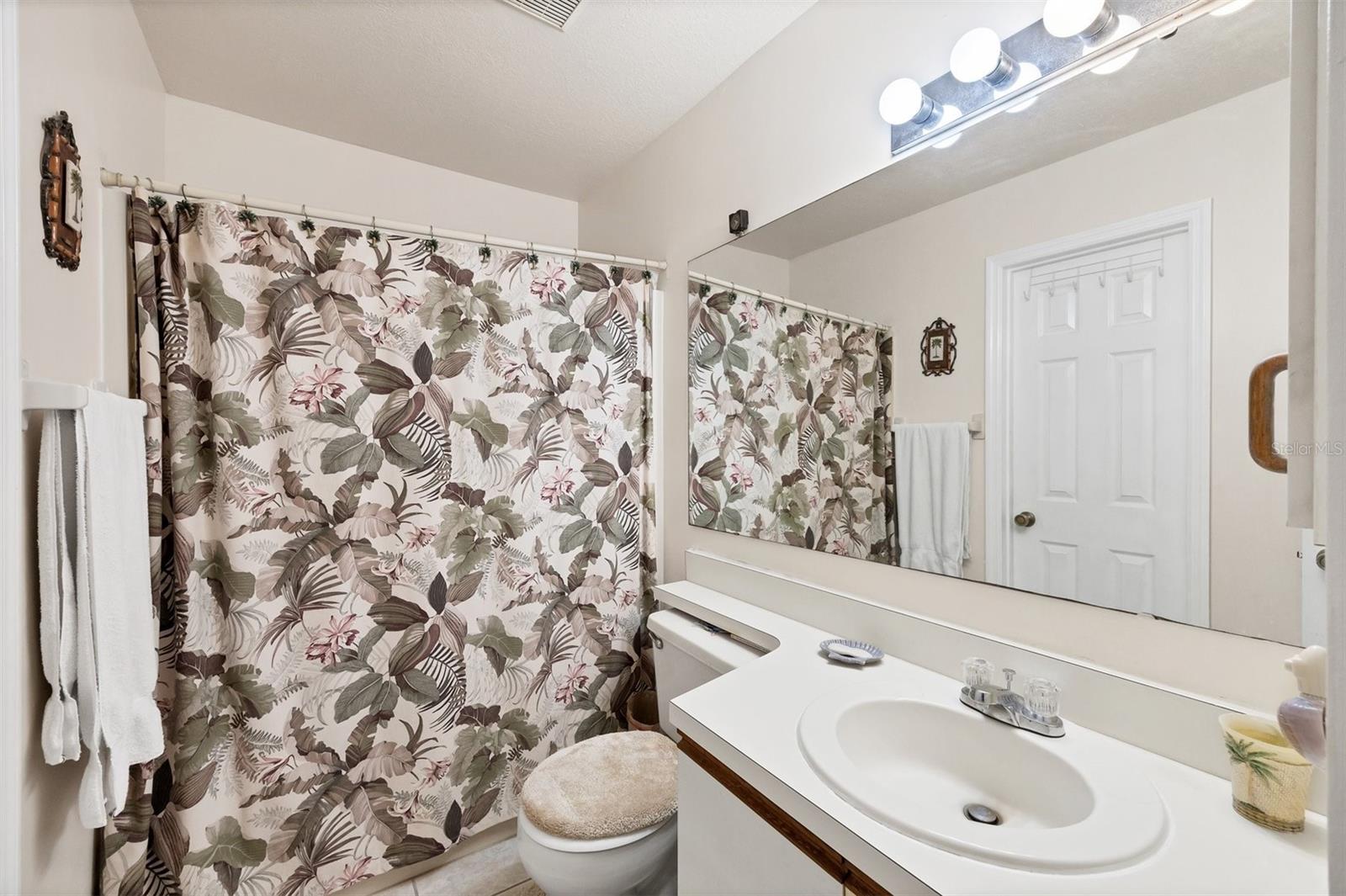 Image 18 of 43 For 4410 Warren Avenue 306