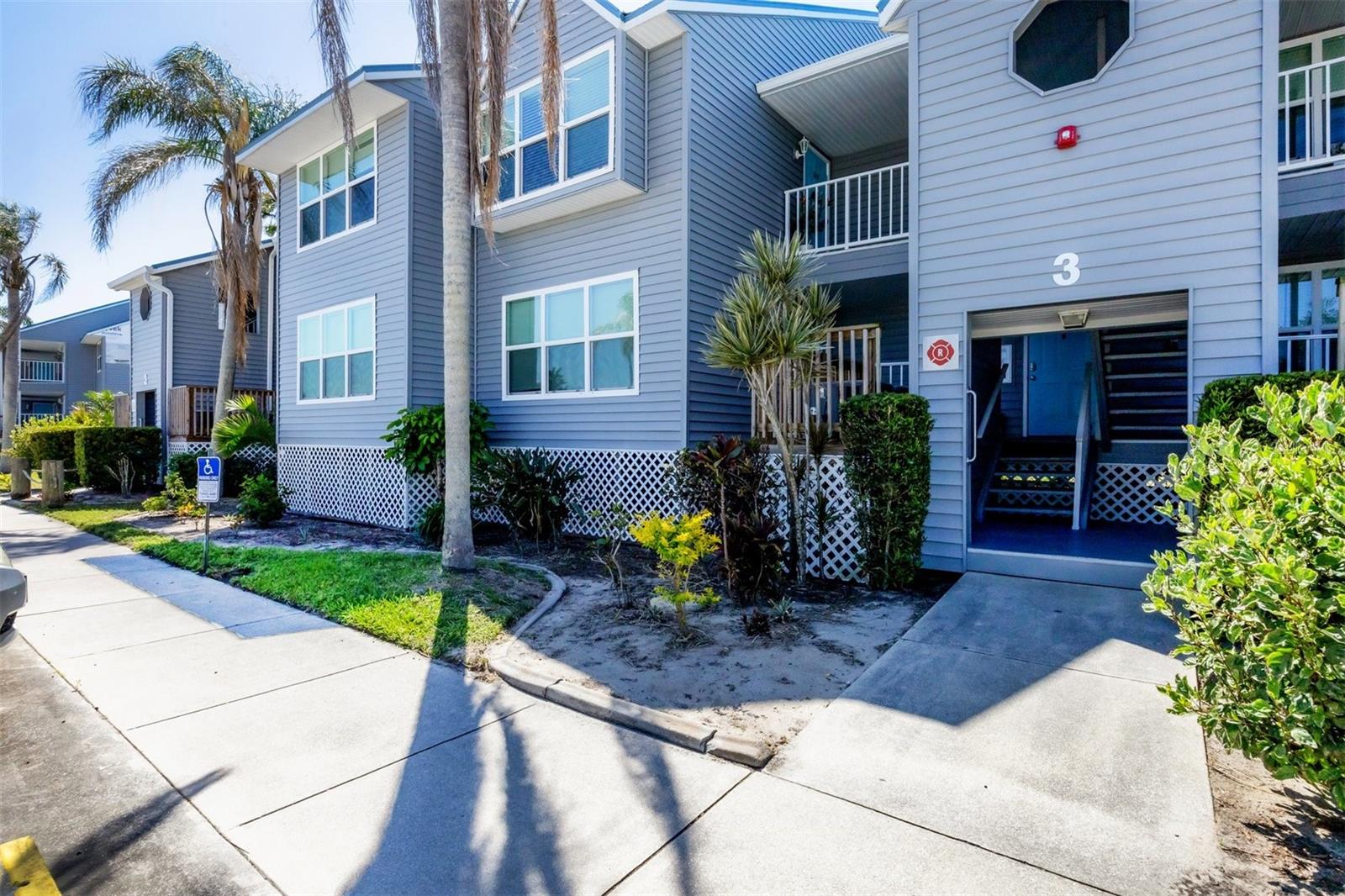 Image 2 of 43 For 4410 Warren Avenue 306