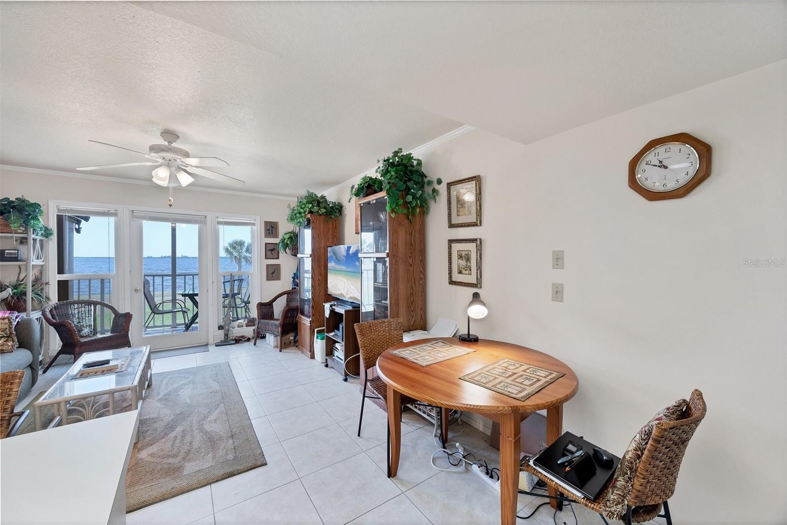 Image 9 of 43 For 4410 Warren Avenue 306