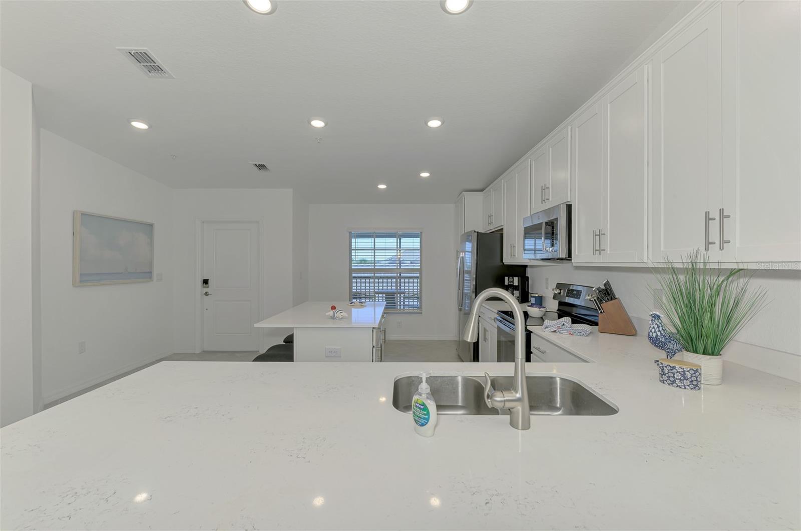 Image 18 of 100 For 12470 Wellen Golf Street 208