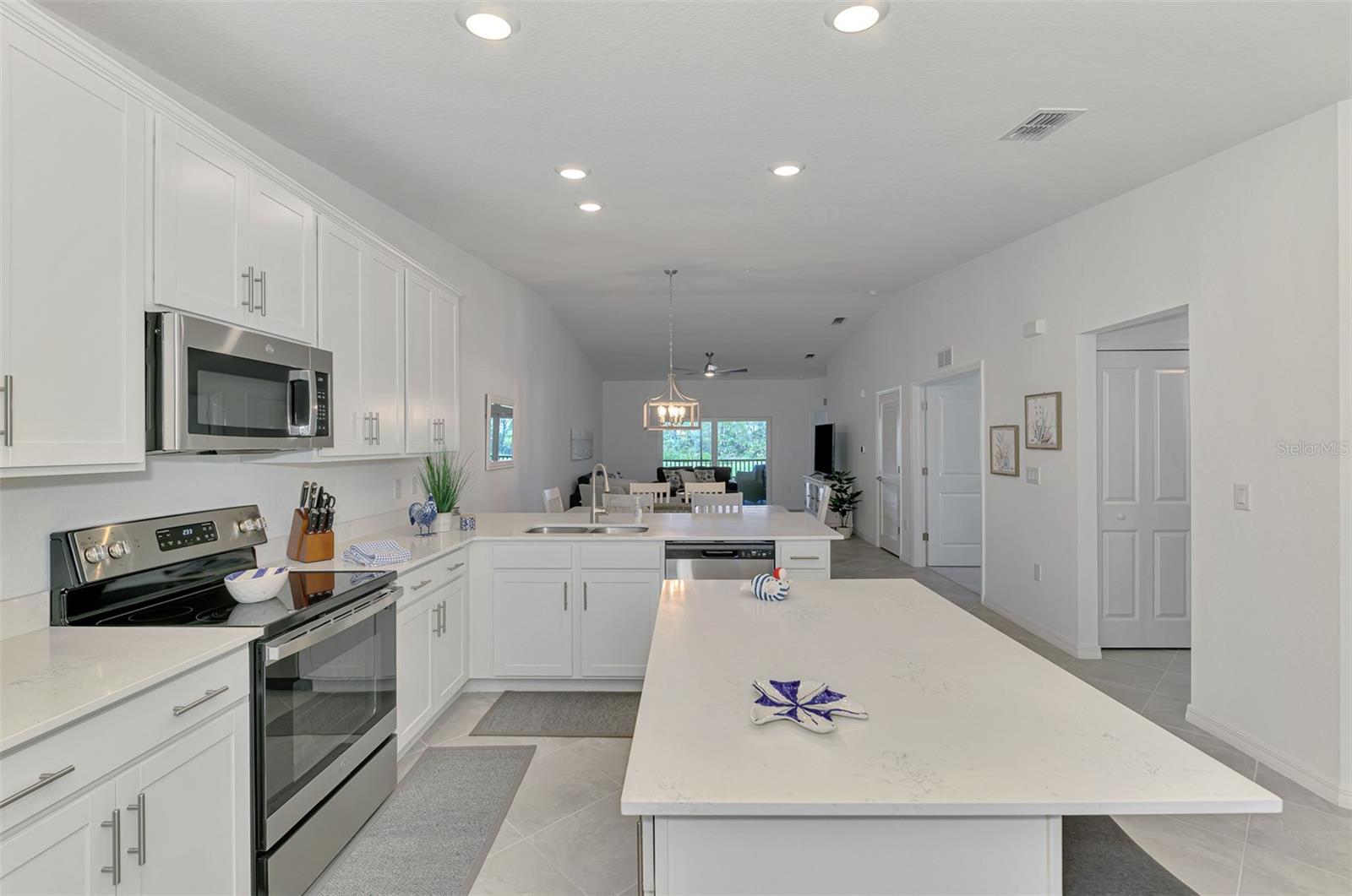 Image 25 of 100 For 12470 Wellen Golf Street 208