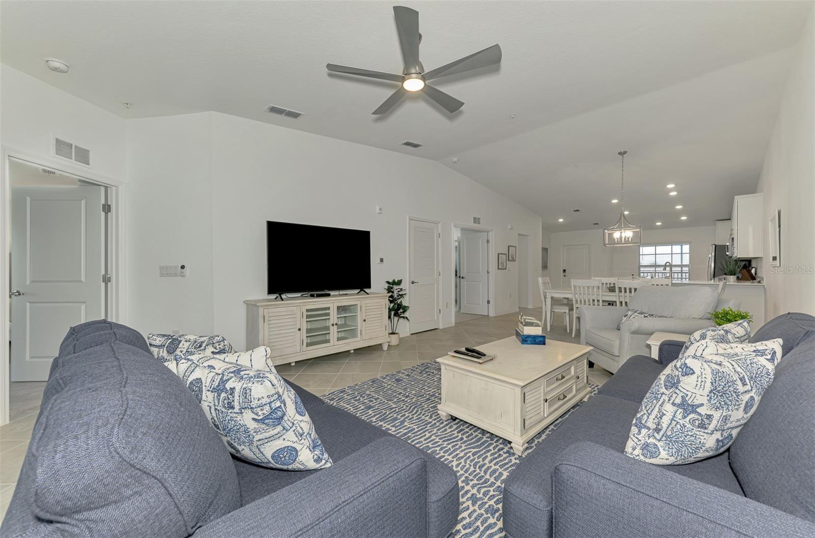 Image 33 of 100 For 12470 Wellen Golf Street 208