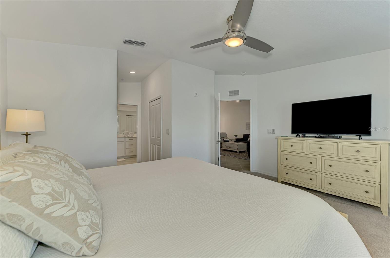 Image 37 of 100 For 12470 Wellen Golf Street 208