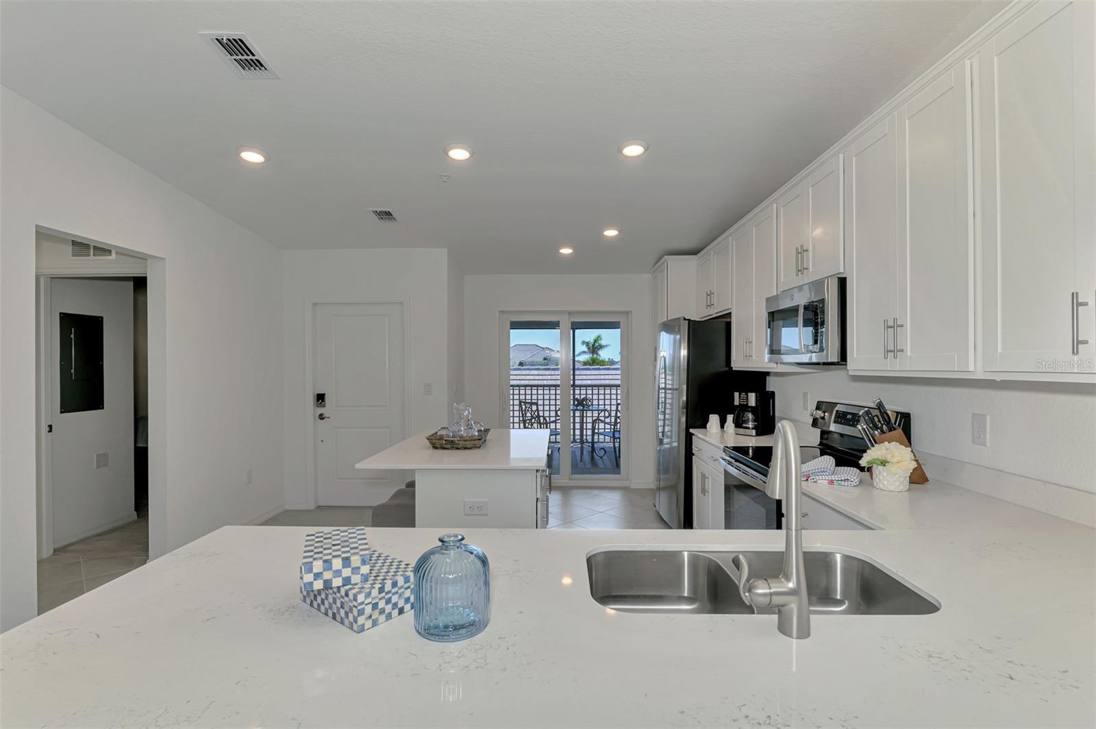 Image 17 of 100 For 12470 Wellen Golf Street 207
