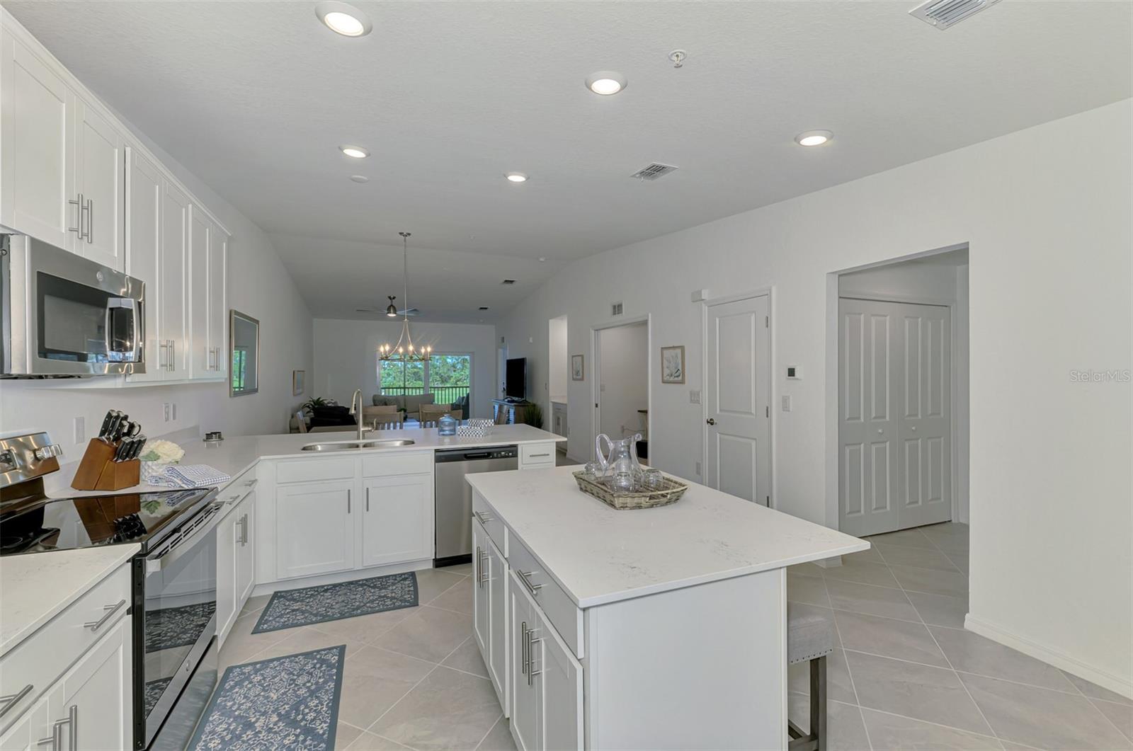 Image 23 of 100 For 12470 Wellen Golf Street 207