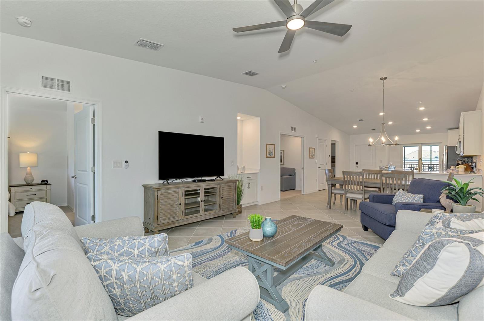 Image 33 of 100 For 12470 Wellen Golf Street 207