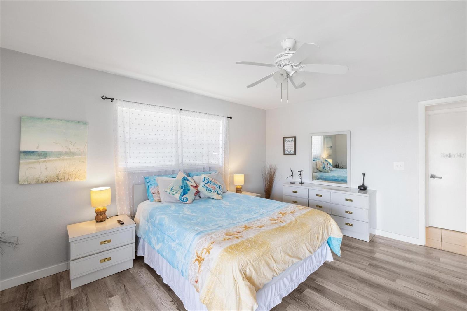Image 22 of 40 For 1531 Placida Road 201