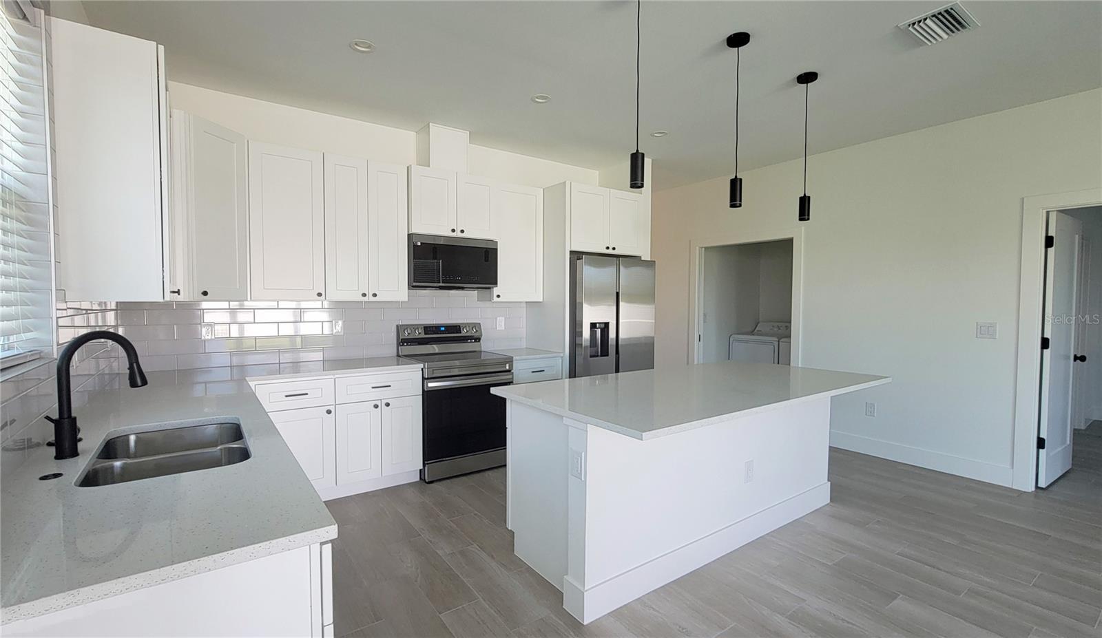 Image 4 of 13 For 8551 Agate Street