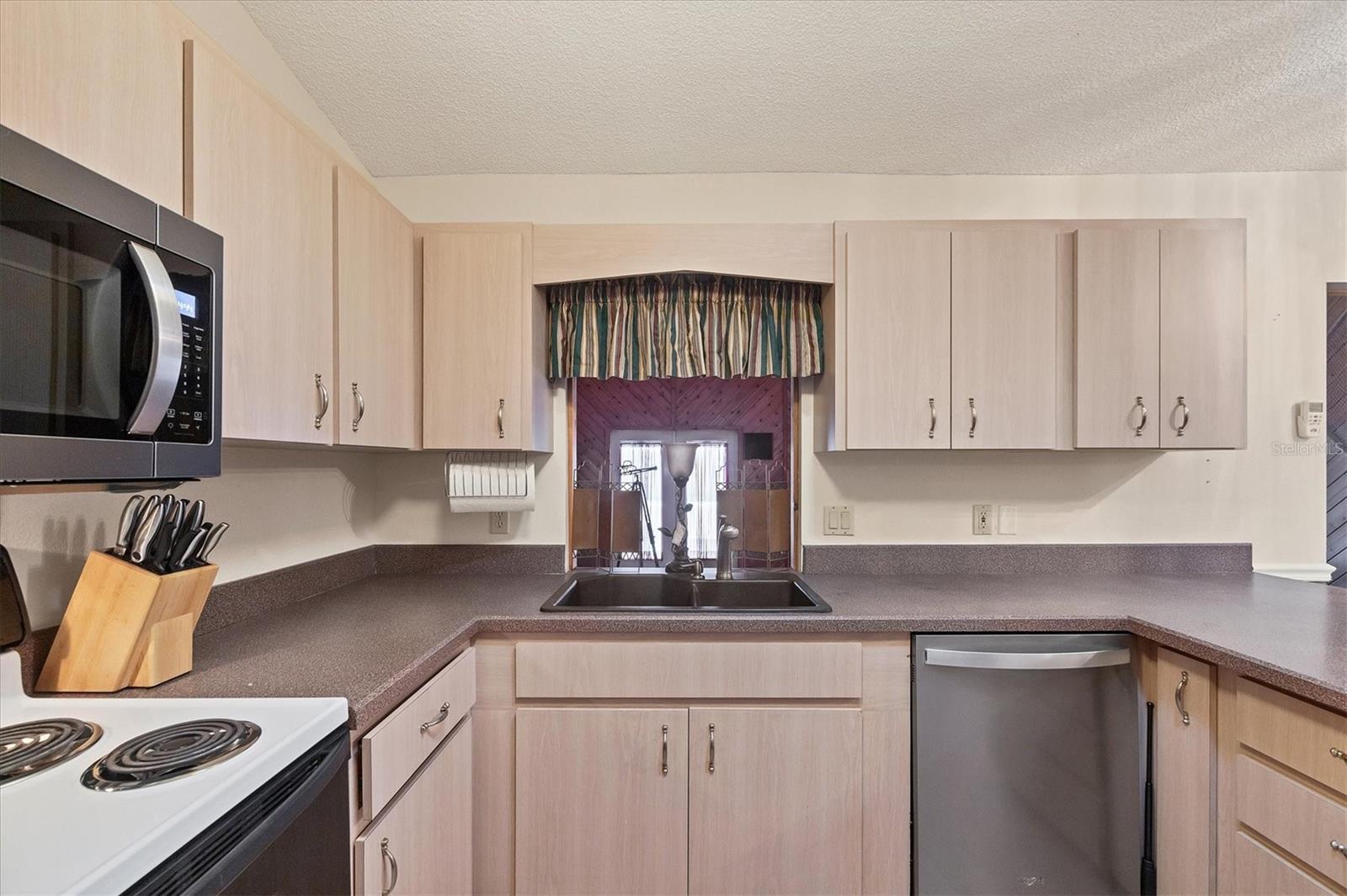 Image 11 of 45 For 11869 Newgate Avenue