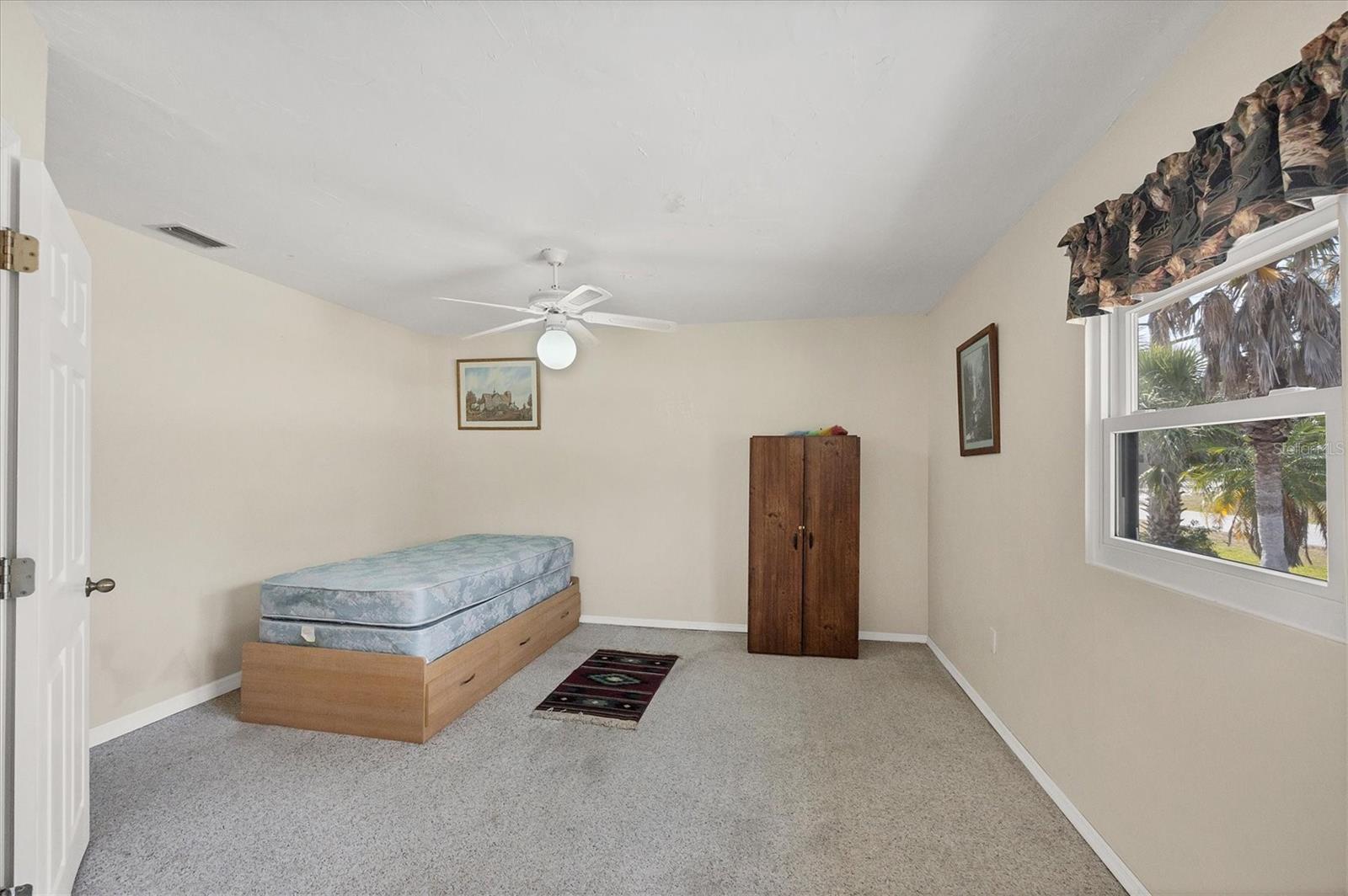 Image 22 of 45 For 11869 Newgate Avenue