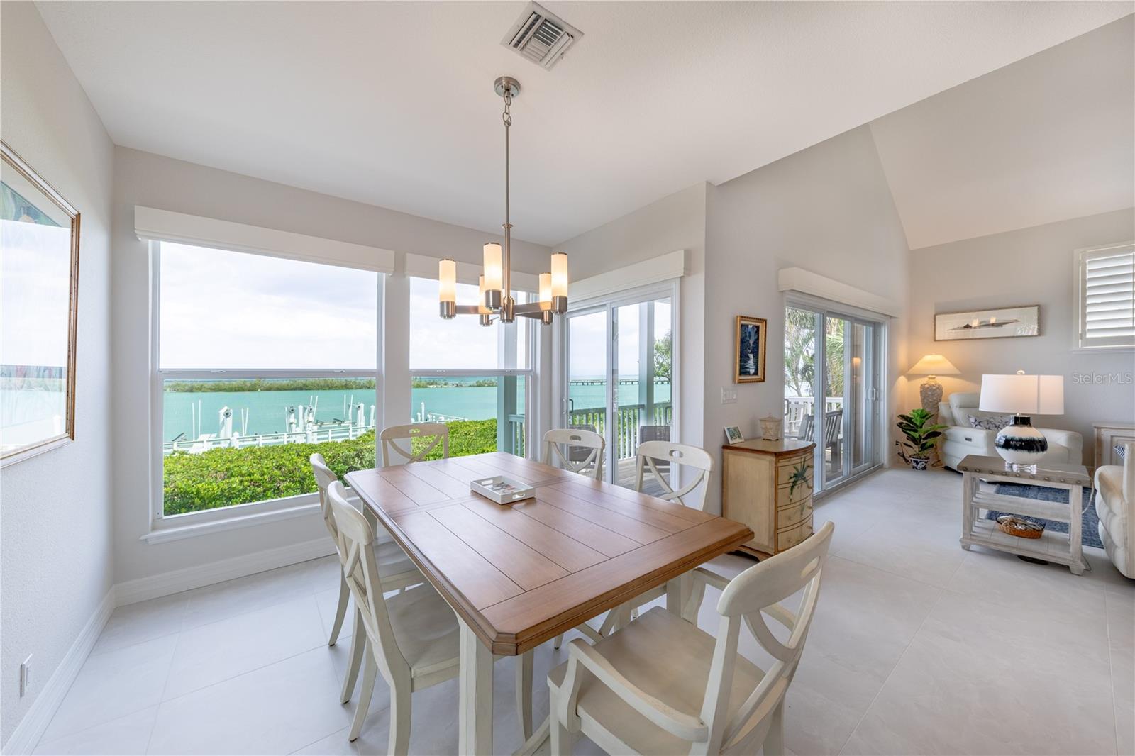 Image 15 of 39 For 16716 Grande Quay Drive