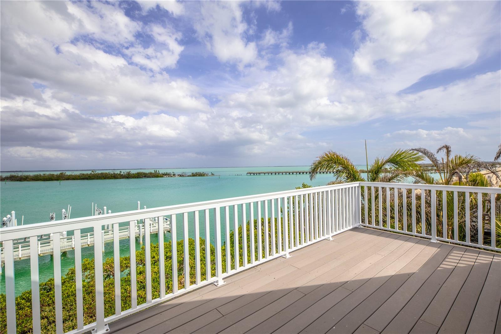 Image 25 of 39 For 16716 Grande Quay Drive
