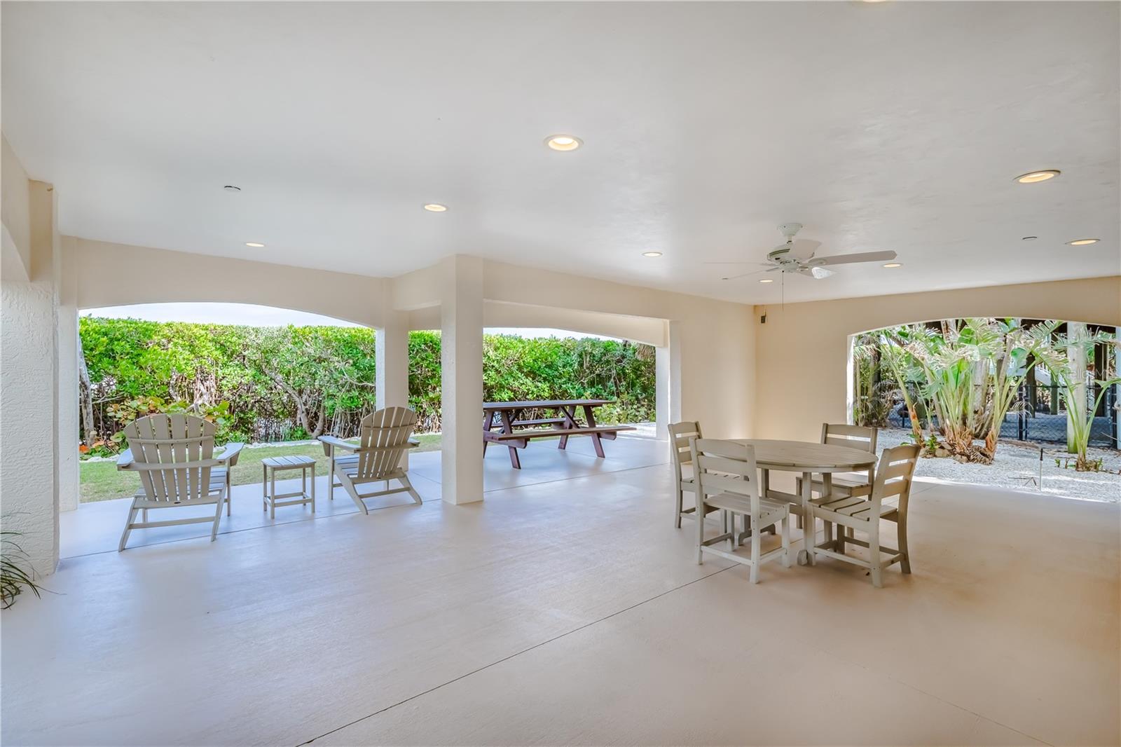 Image 32 of 39 For 16716 Grande Quay Drive