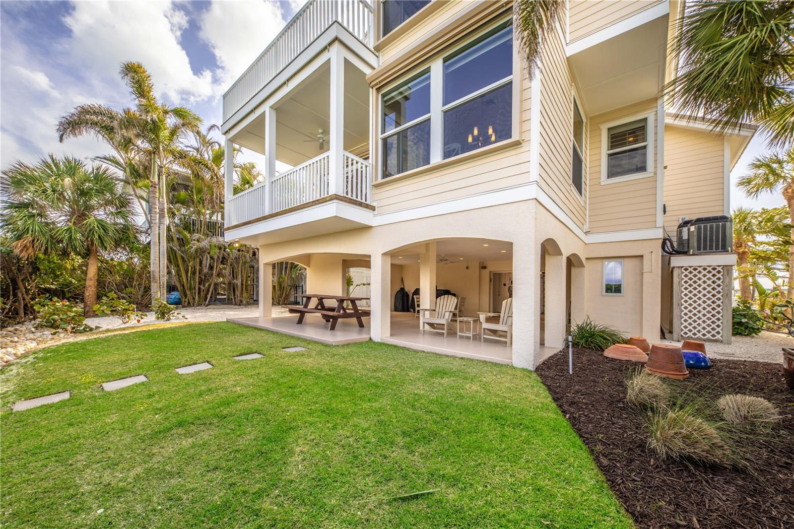 Image 35 of 39 For 16716 Grande Quay Drive