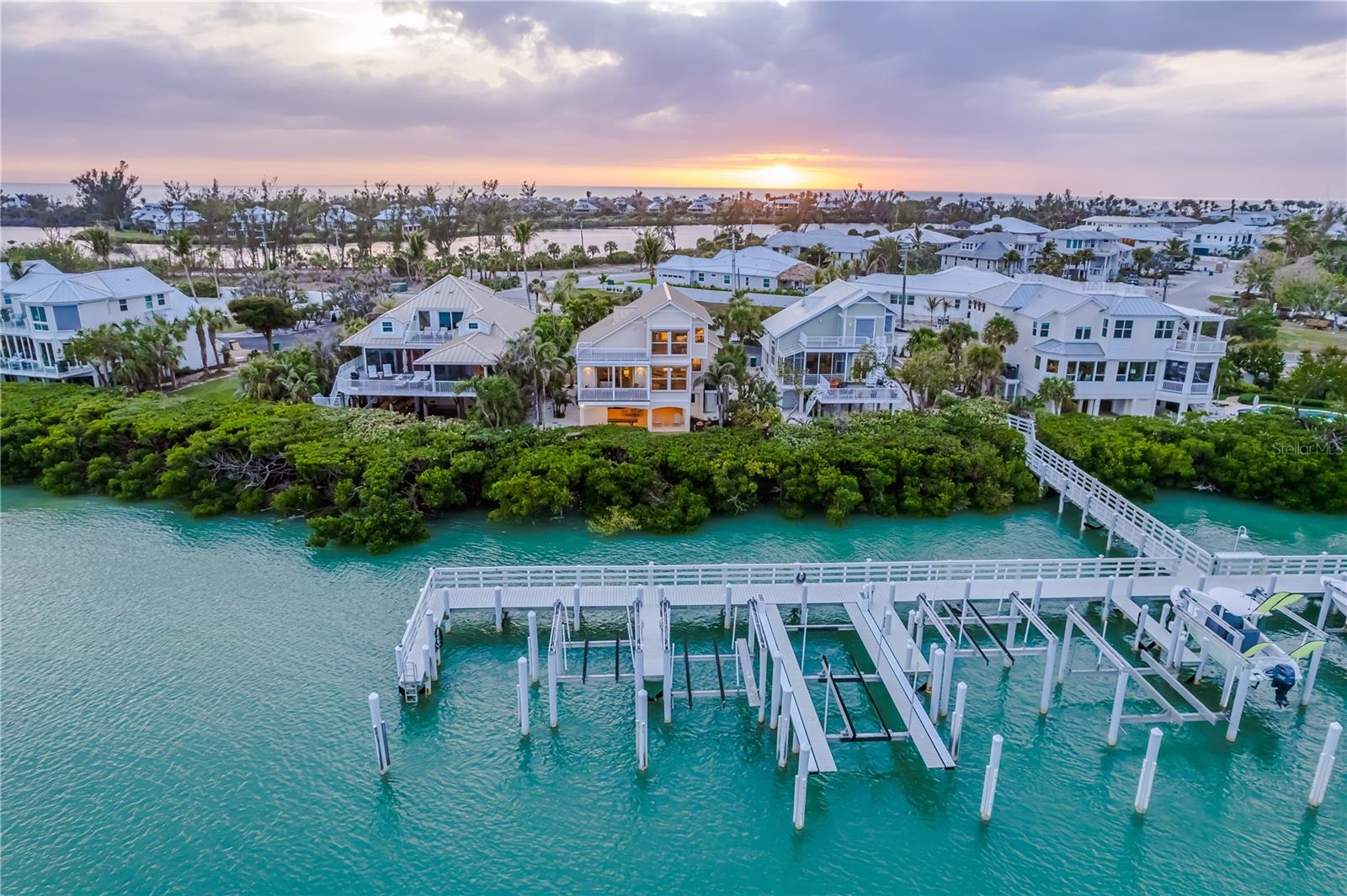 Image 4 of 39 For 16716 Grande Quay Drive