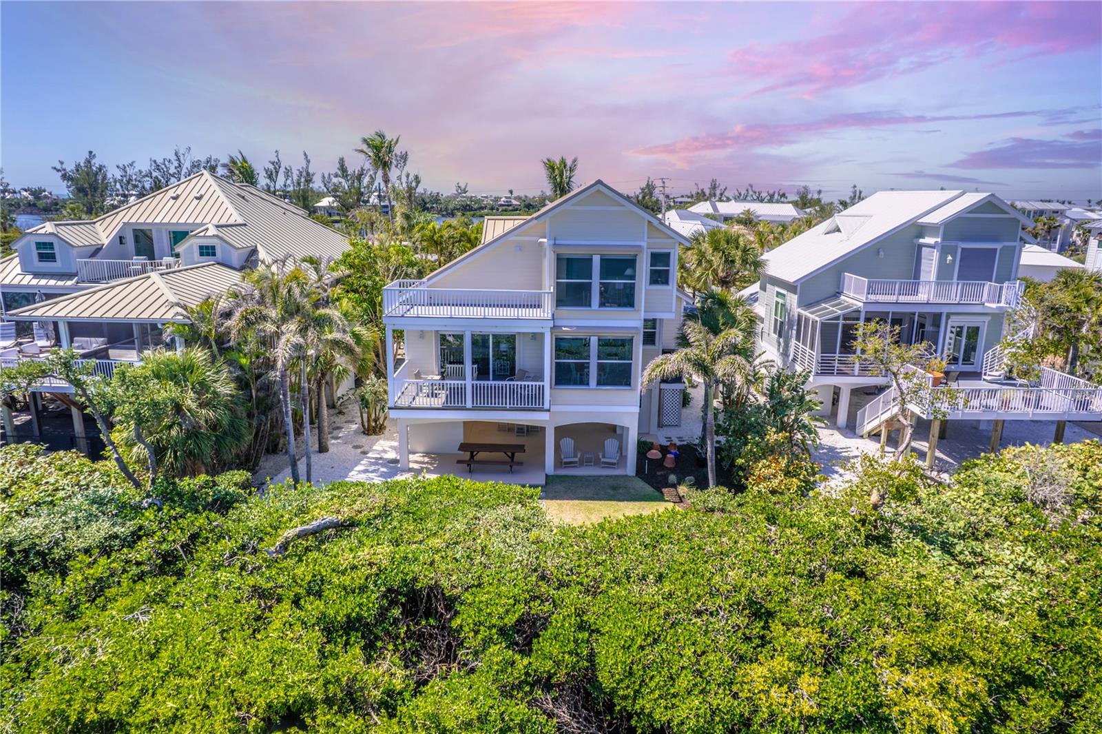 Image 6 of 39 For 16716 Grande Quay Drive