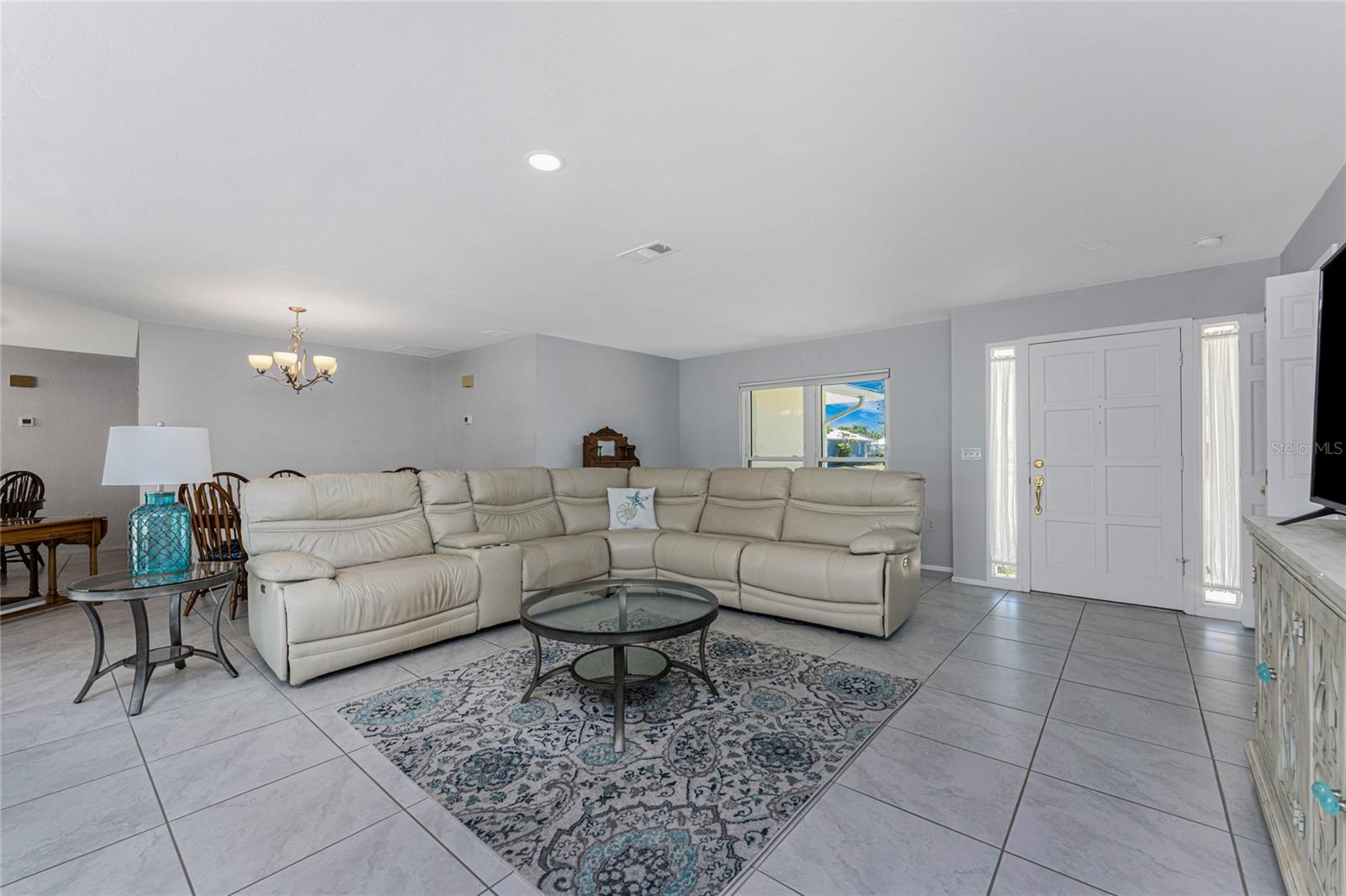 Image 14 of 67 For 2673 Titania Road