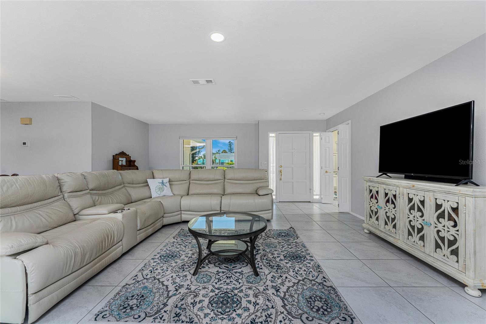 Image 15 of 67 For 2673 Titania Road