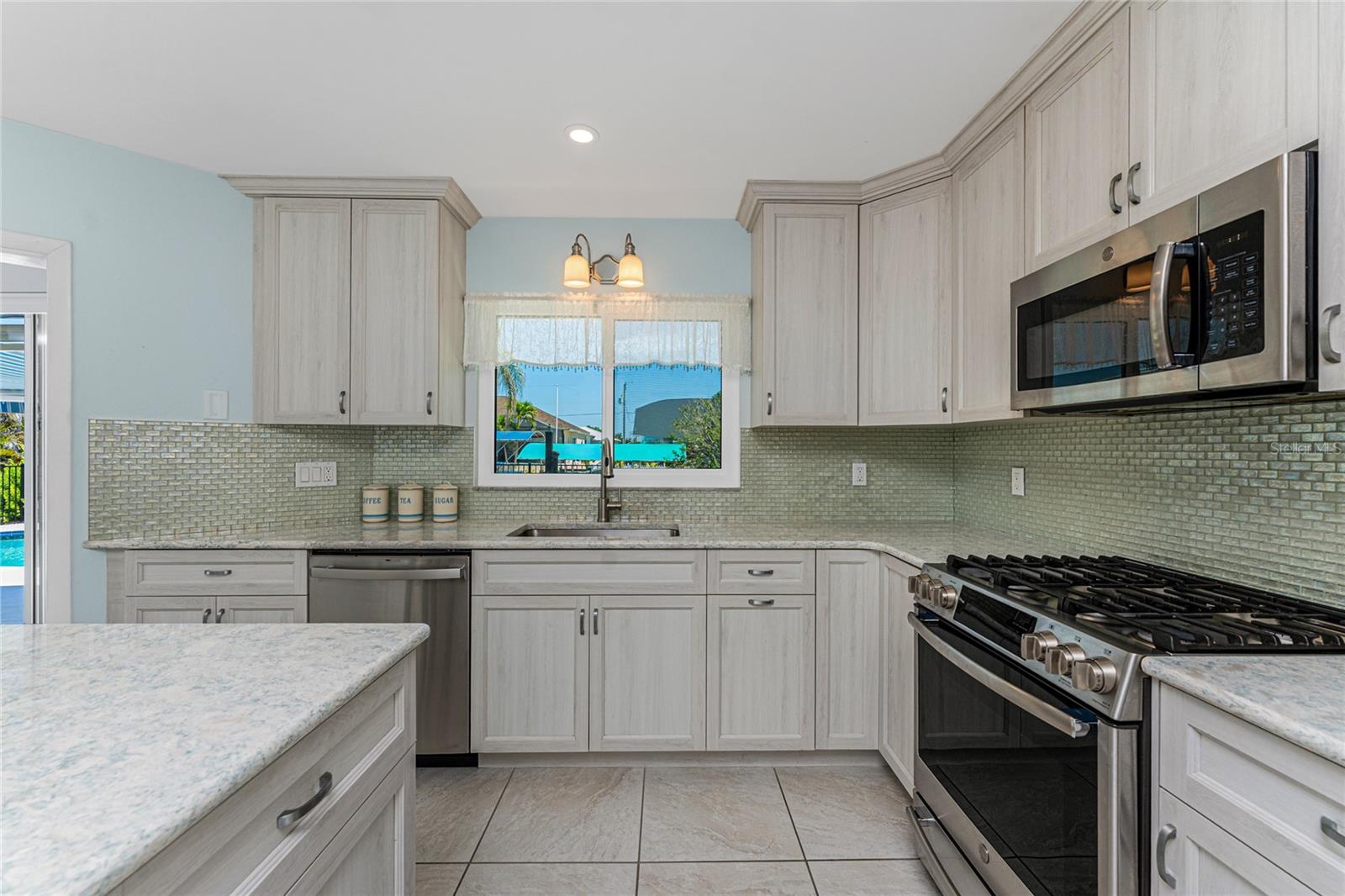 Image 23 of 67 For 2673 Titania Road