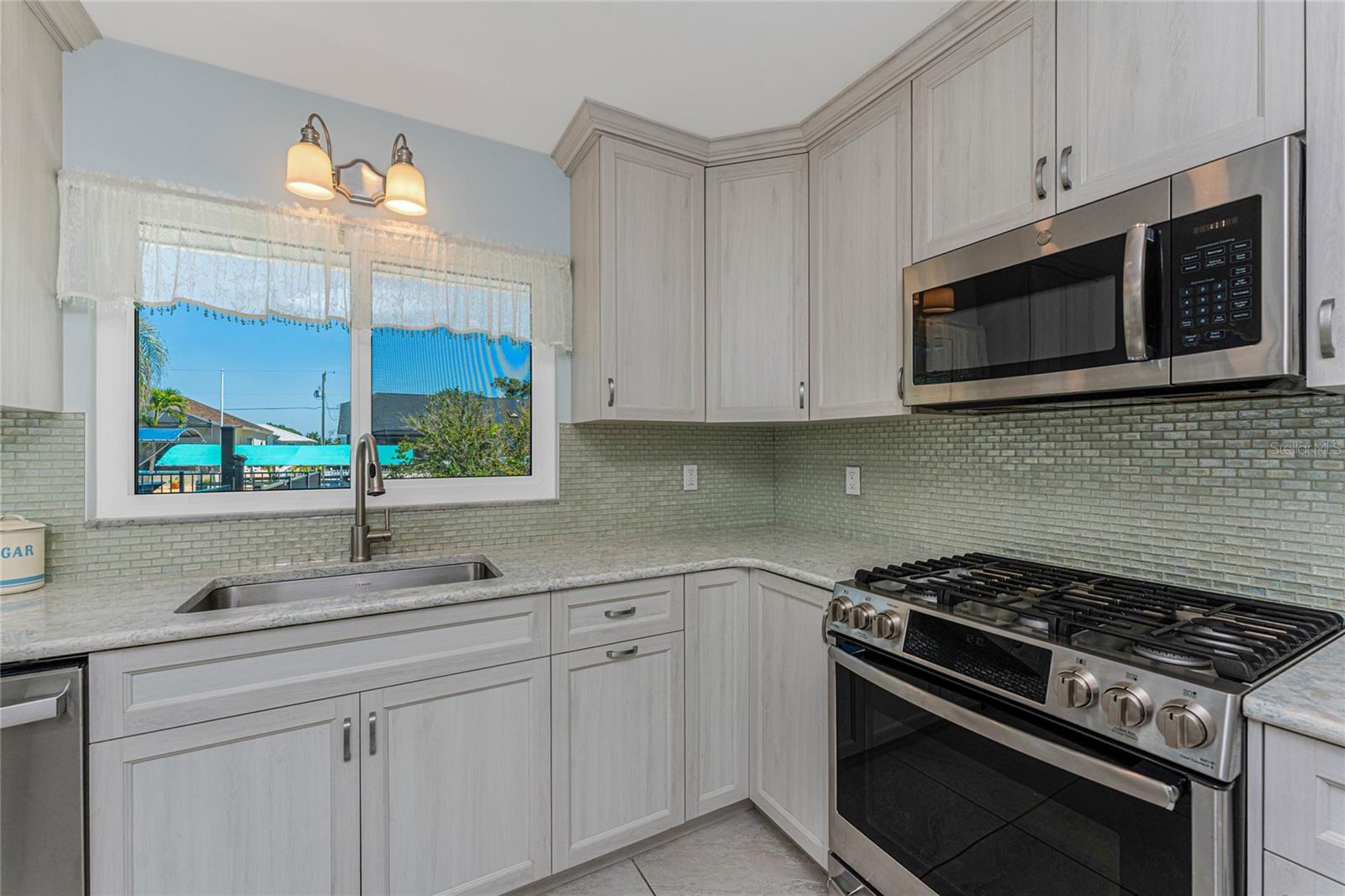 Image 24 of 67 For 2673 Titania Road