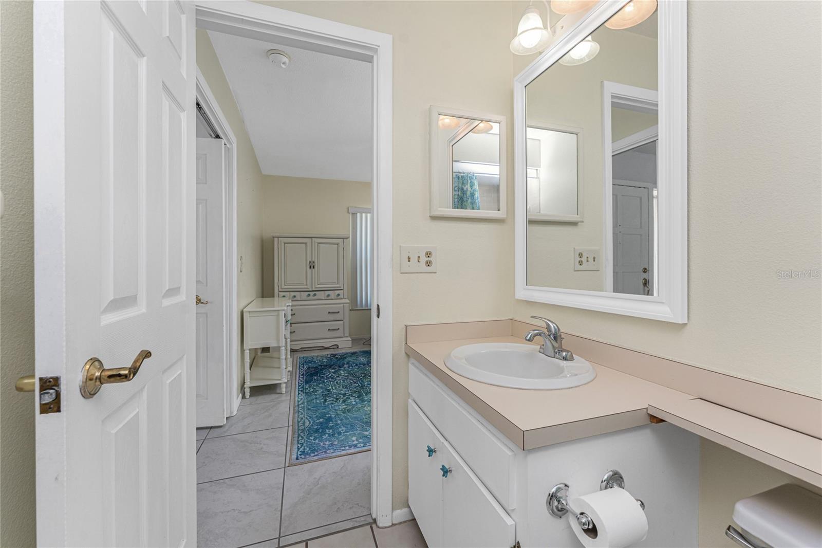 Image 40 of 67 For 2673 Titania Road