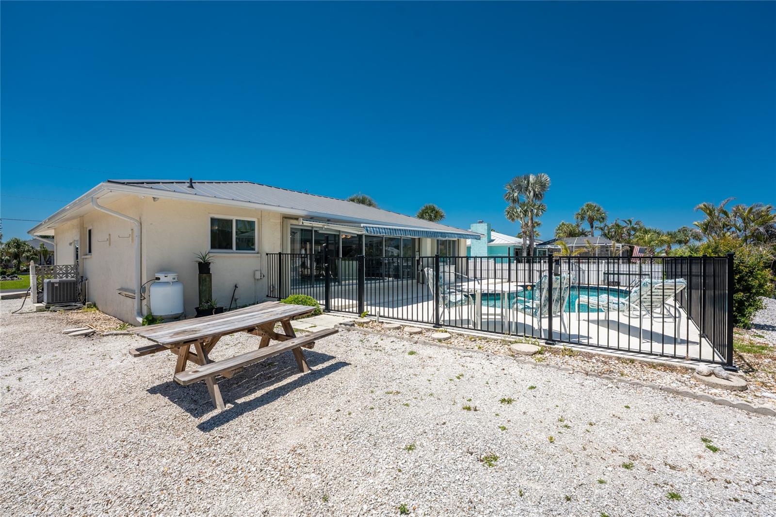Image 50 of 67 For 2673 Titania Road