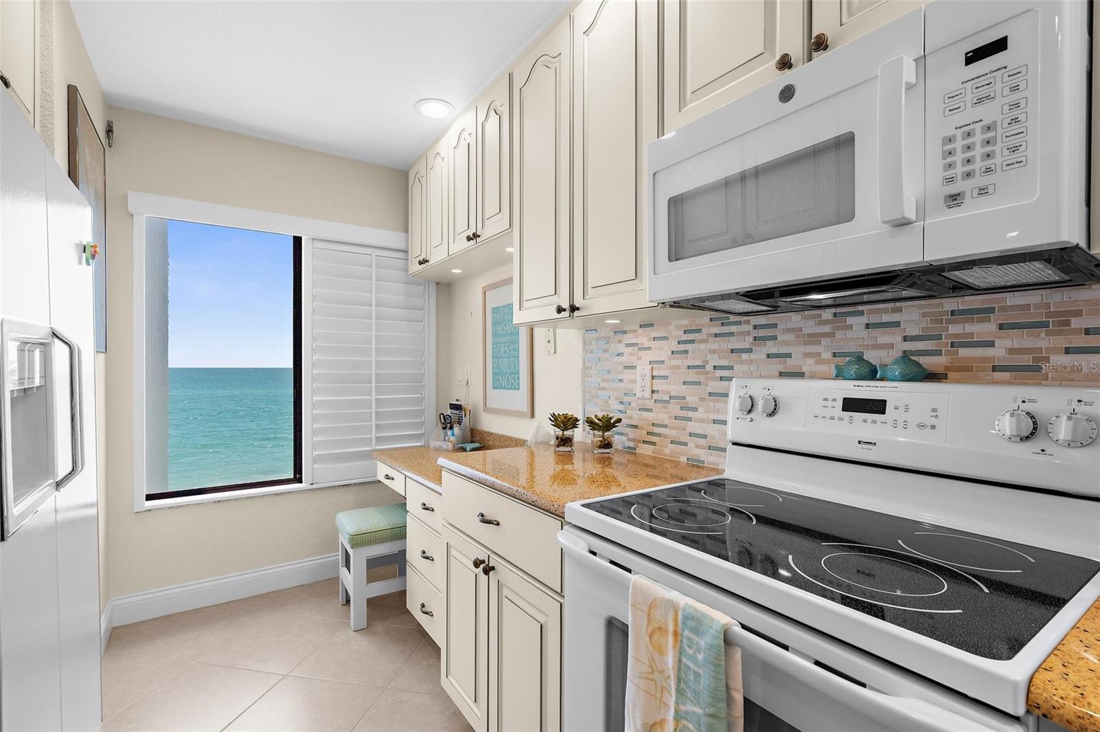 Image 15 of 33 For 2950 Beach Road B324