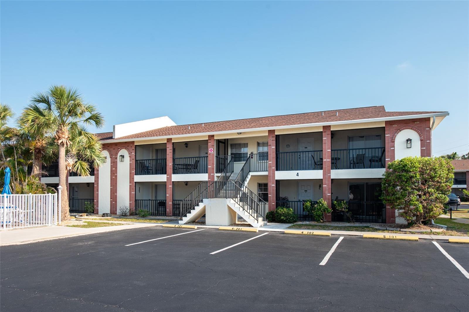 Image 4 of 40 For 1531 Placida Road 4-103