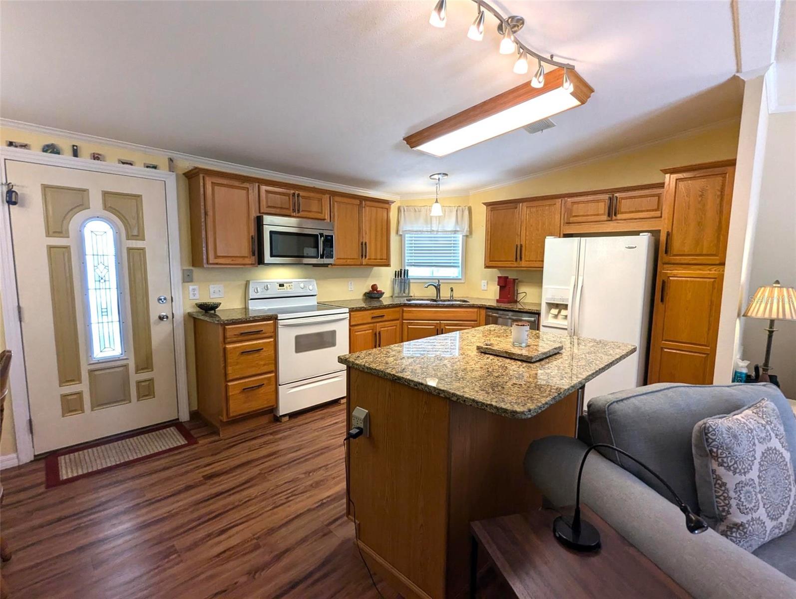 Image 2 of 66 For 2100 Kings Highway 977