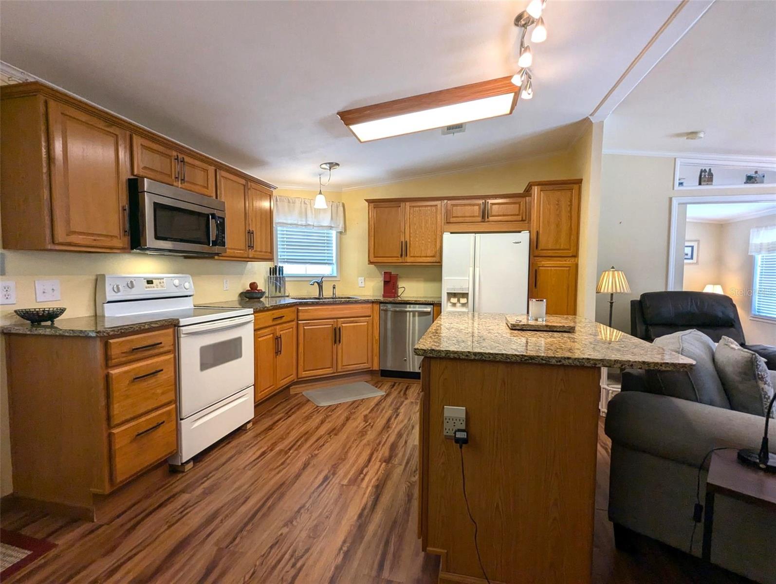 Image 3 of 66 For 2100 Kings Highway 977