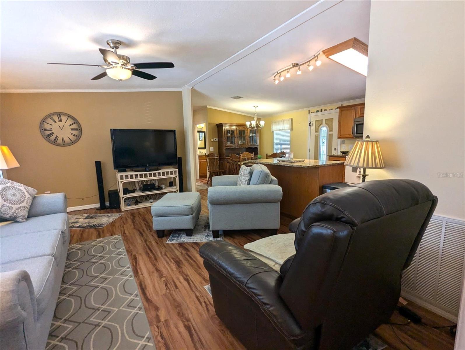 Image 7 of 66 For 2100 Kings Highway 977