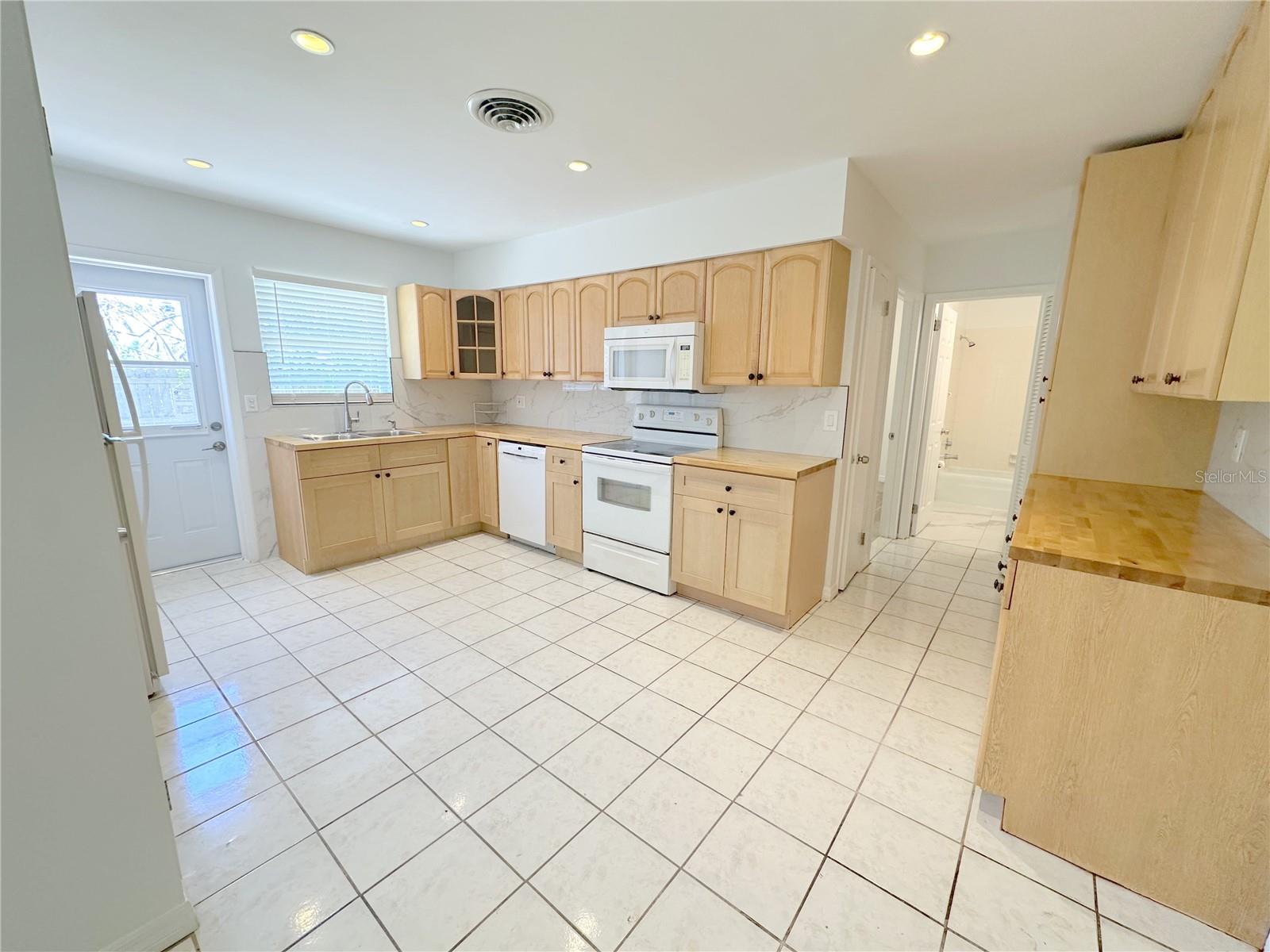 Image 3 of 13 For 1655 Florence Avenue