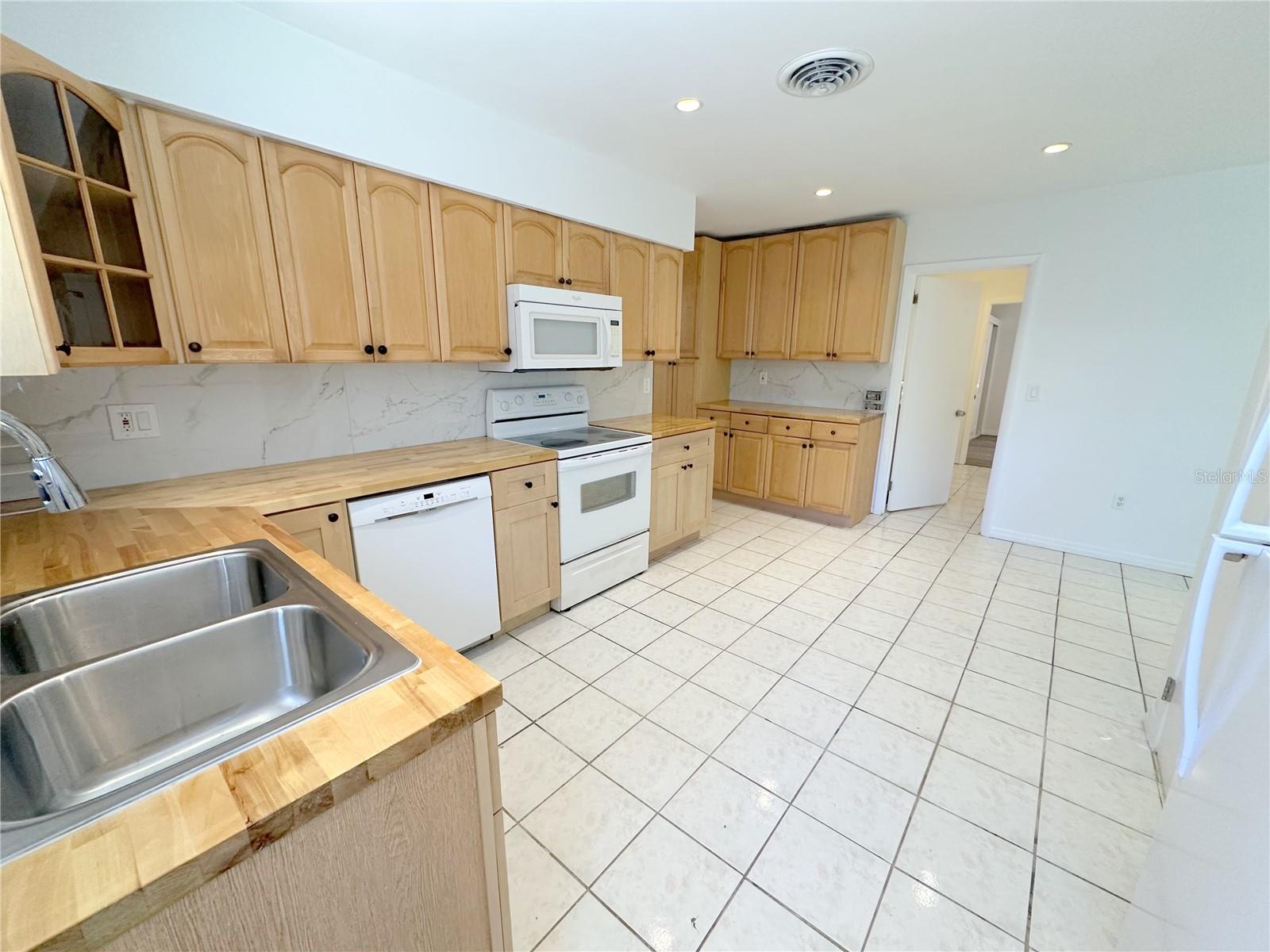 Image 4 of 13 For 1655 Florence Avenue