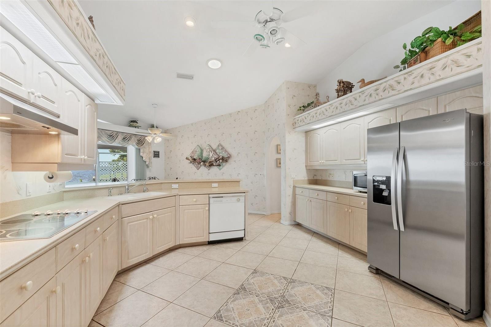 Image 10 of 35 For 12445 Krome Avenue