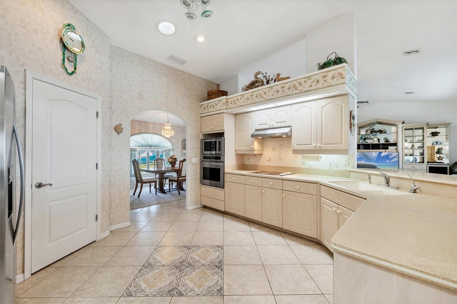 Image 11 of 35 For 12445 Krome Avenue