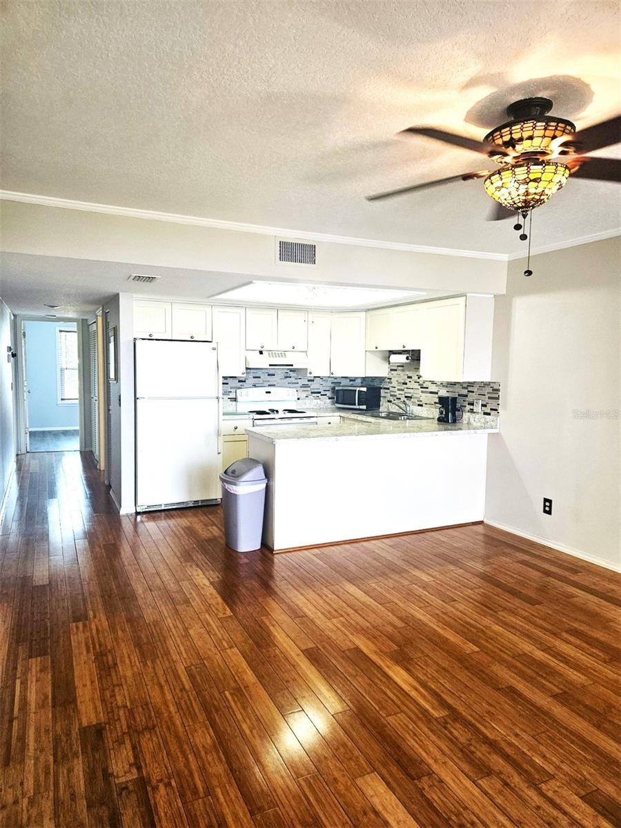 Image 10 of 29 For 4410 Warren Avenue 206