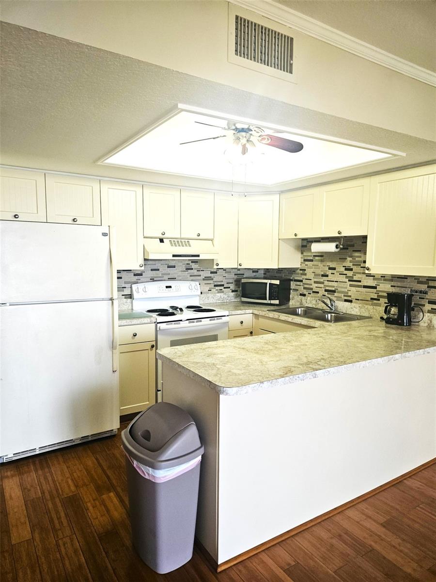 Image 11 of 29 For 4410 Warren Avenue 206