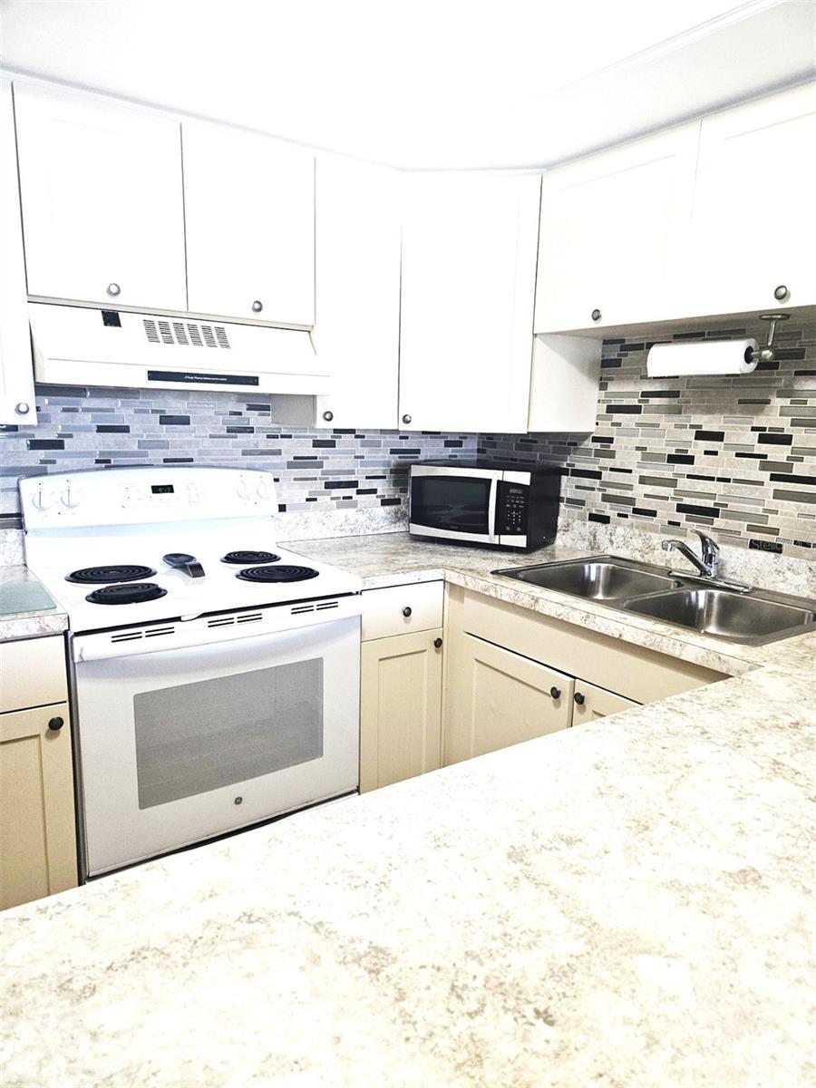 Image 12 of 29 For 4410 Warren Avenue 206
