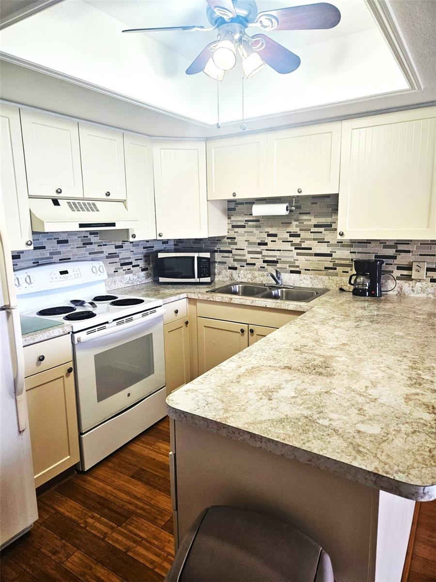 Image 4 of 29 For 4410 Warren Avenue 206