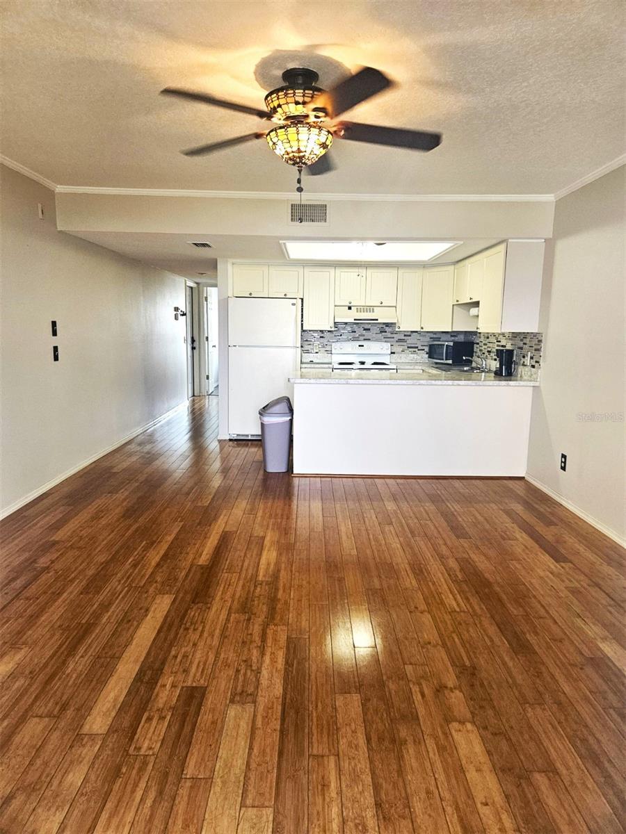 Image 7 of 29 For 4410 Warren Avenue 206
