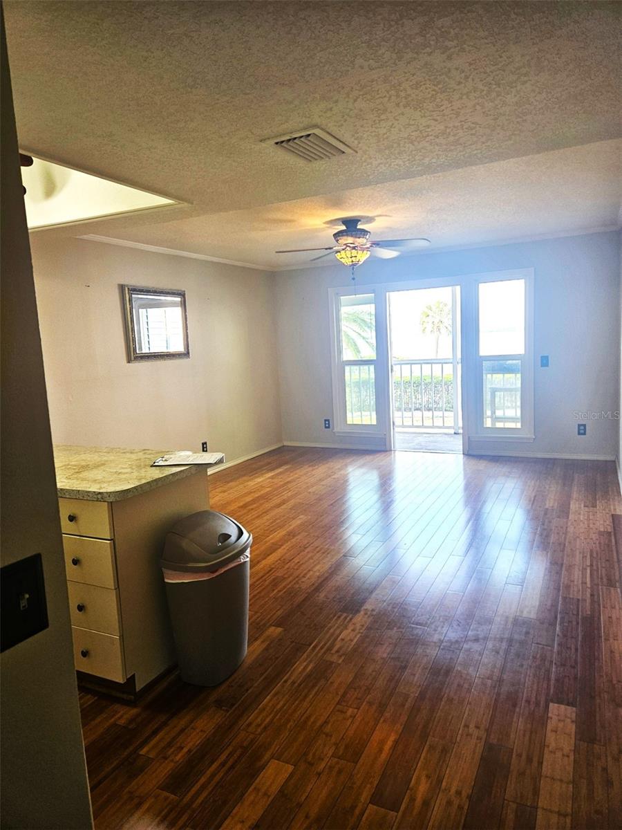 Image 8 of 29 For 4410 Warren Avenue 206