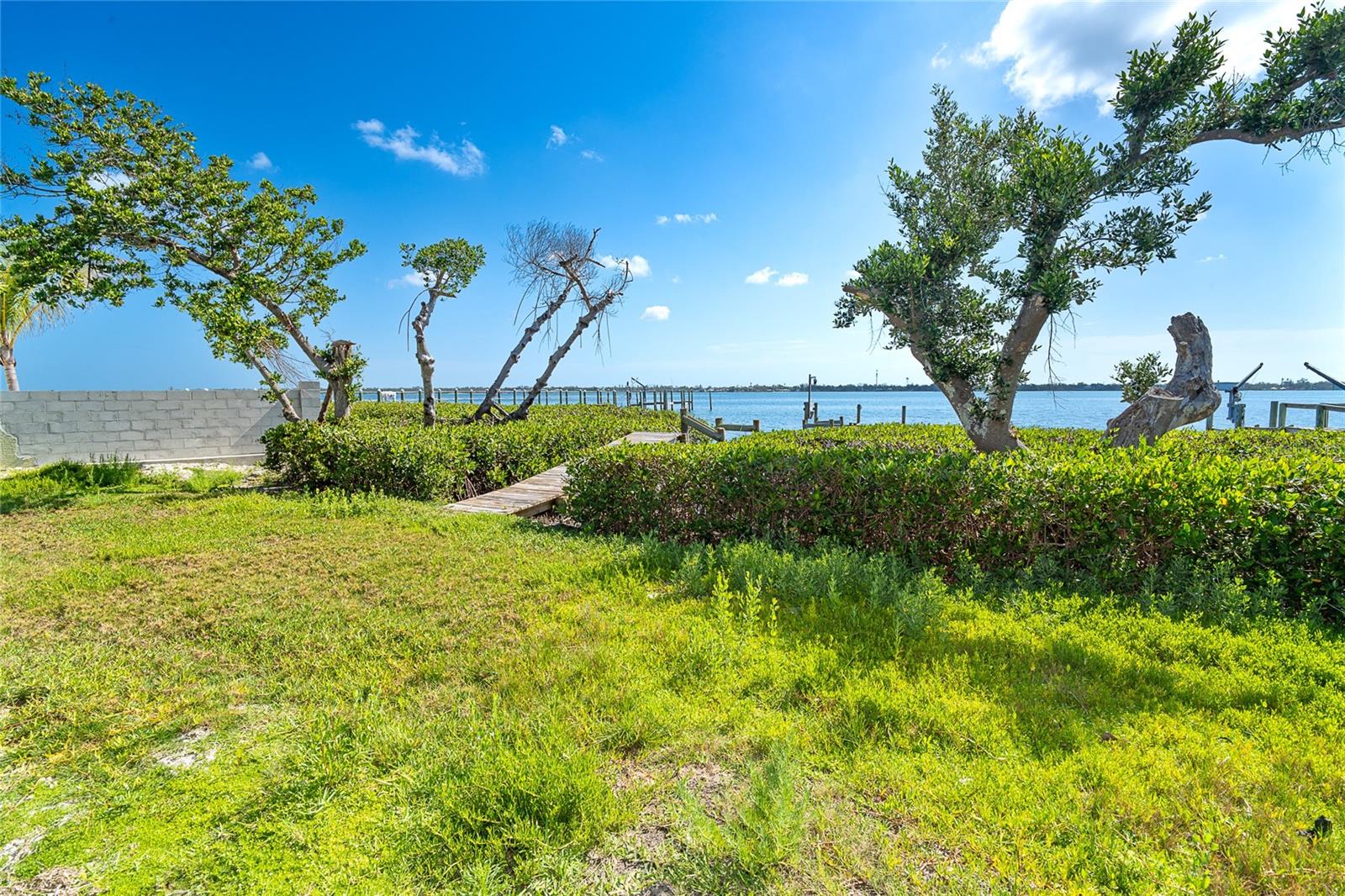 Image 27 of 45 For 4093 Pelican Shores Circle