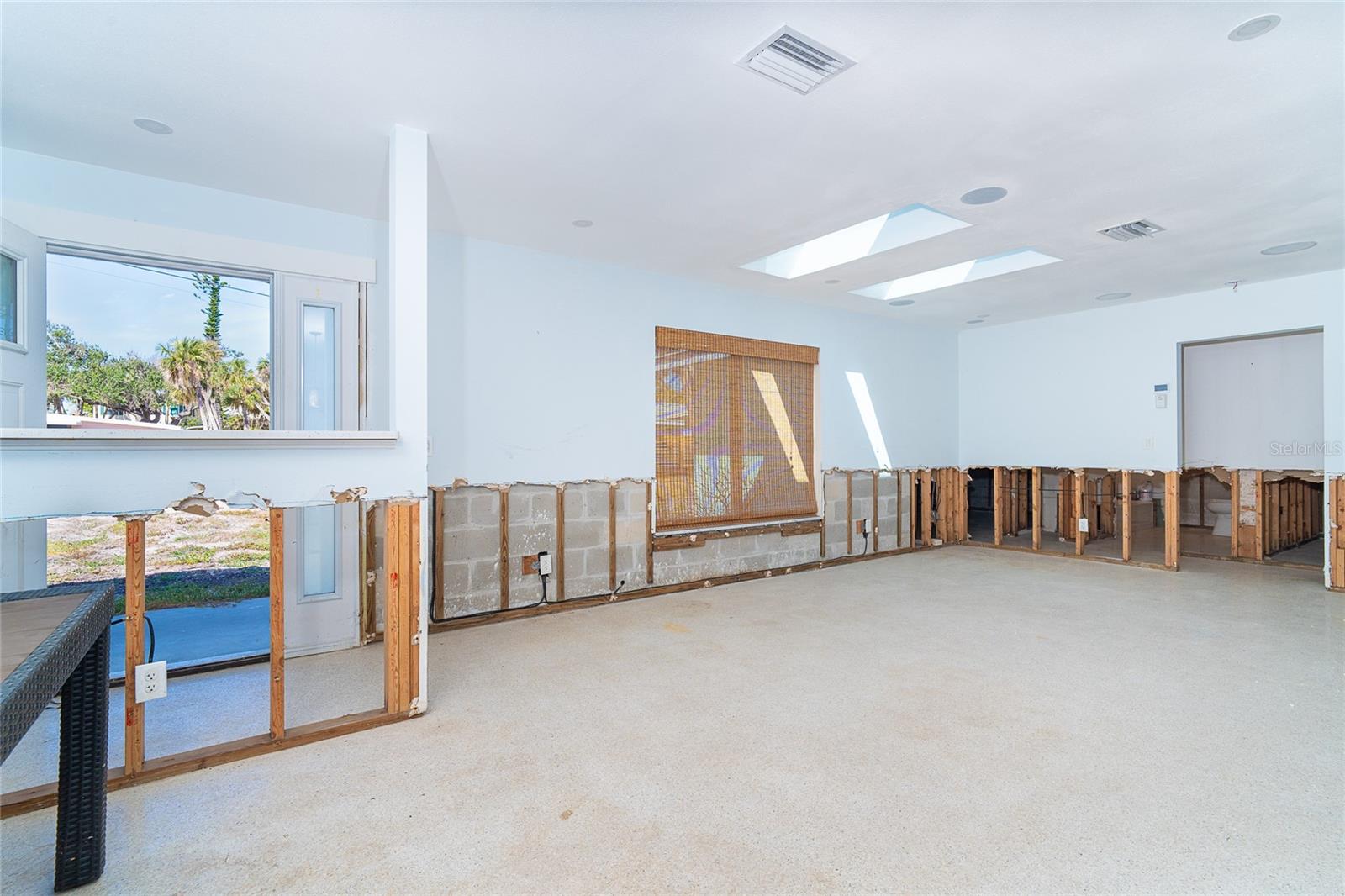 Image 6 of 45 For 4093 Pelican Shores Circle